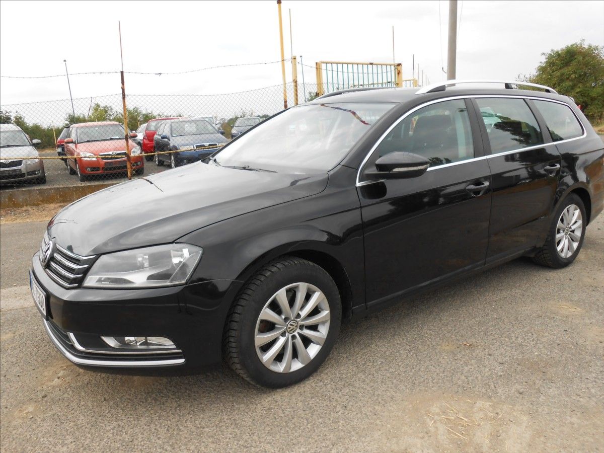 Volkswagen Passat, 2,0 TDI 103 kW Serviska - fotka 2