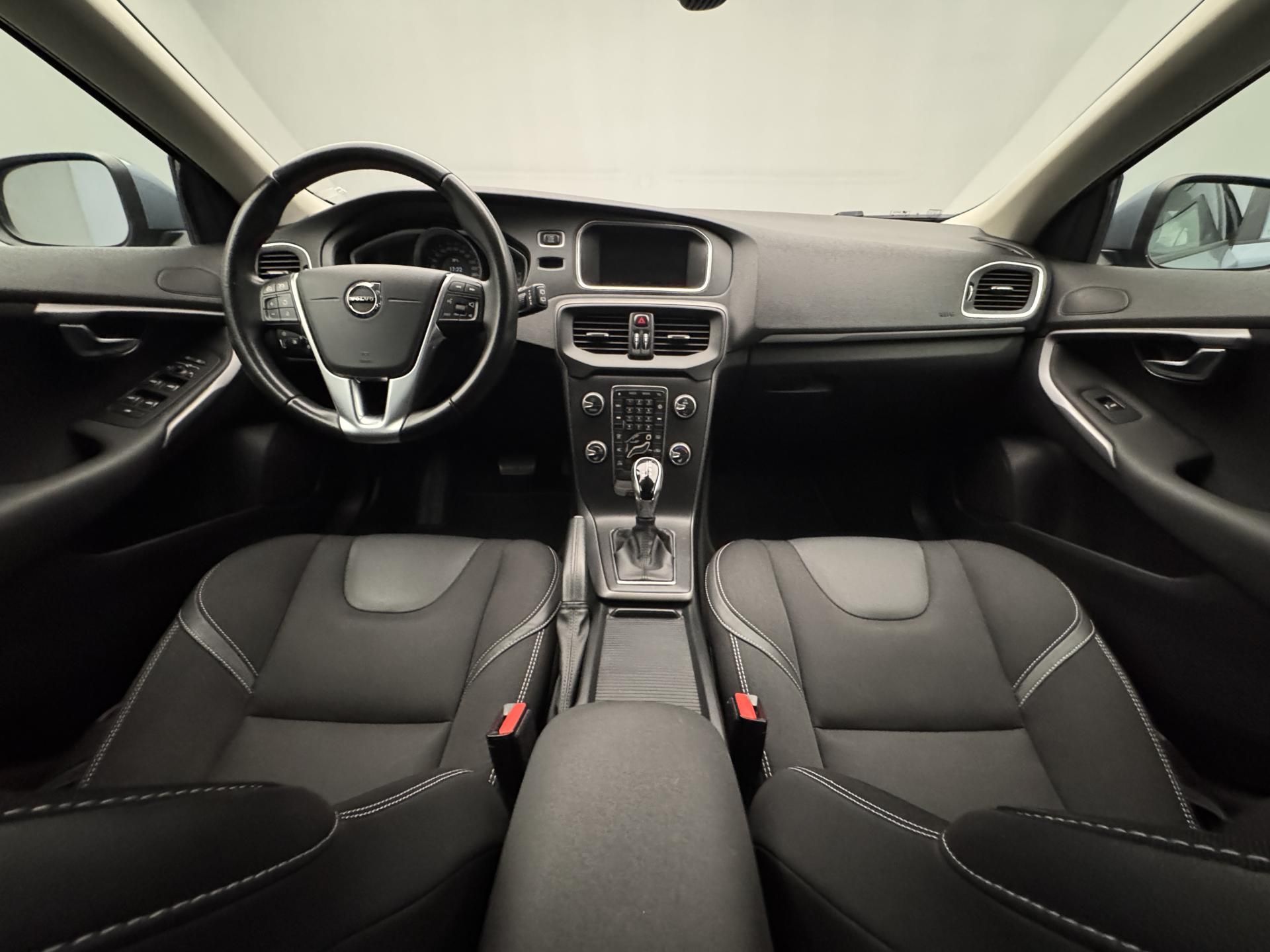 Volvo V40, T2 MOMENTUM AUT - fotka 2