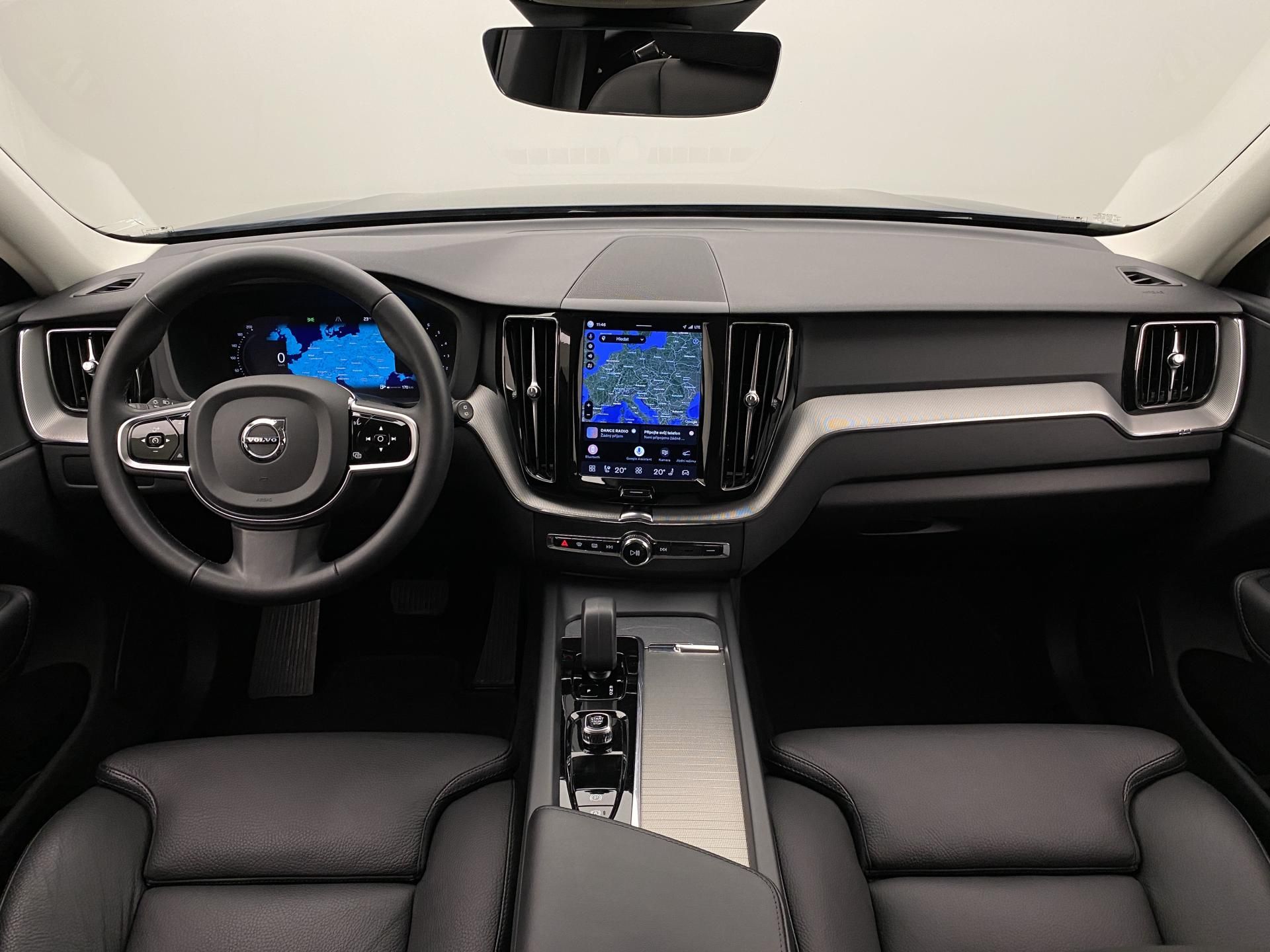 Volvo XC60, B4 AWD DARK PLUS AUT CZ - fotka 2