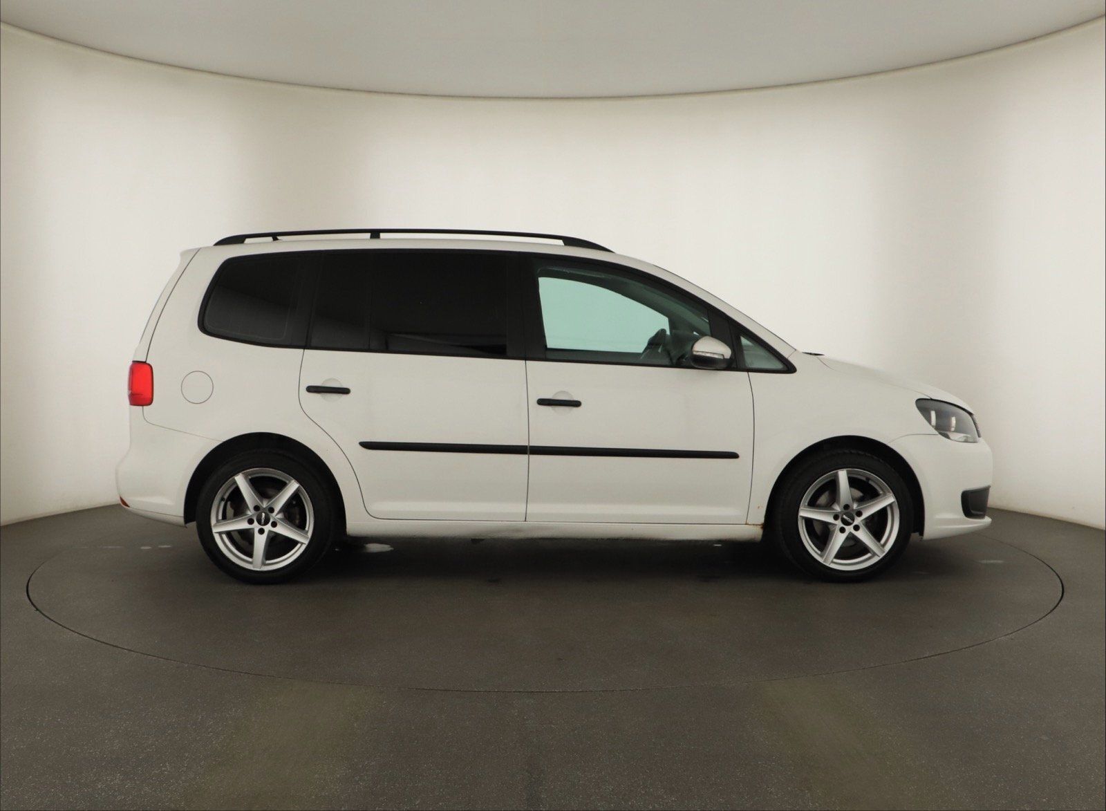 Volkswagen Touran, 1.6 TDI, 7 míst - fotka 6