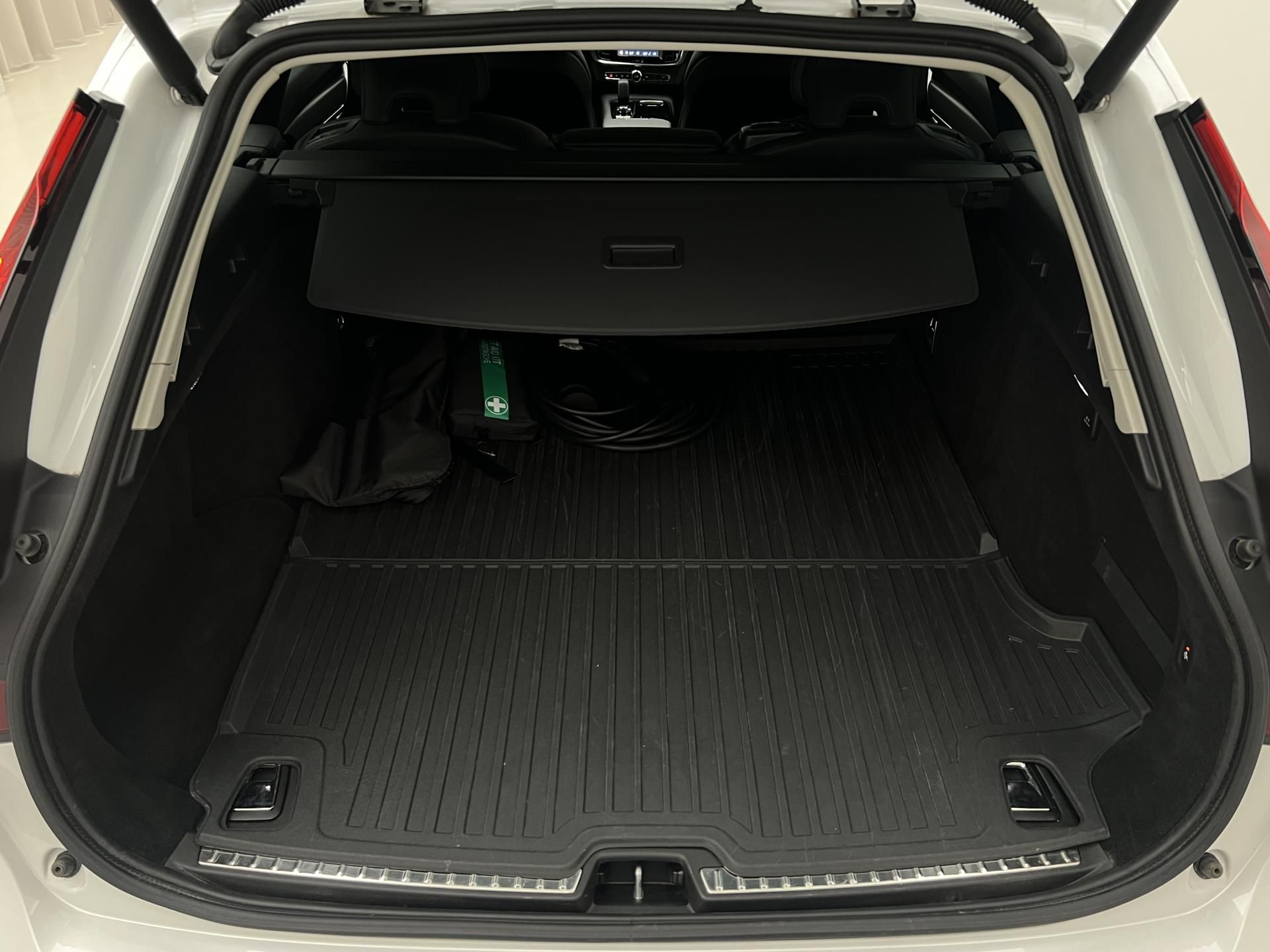 Volvo V90, T6 AWD DARK PLUS RECHARGE AUT - fotka 5