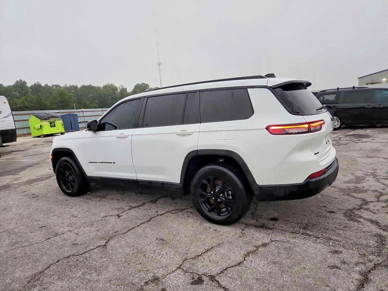 Jeep Grand Cherokee, Auto na cestě - fotka 2
