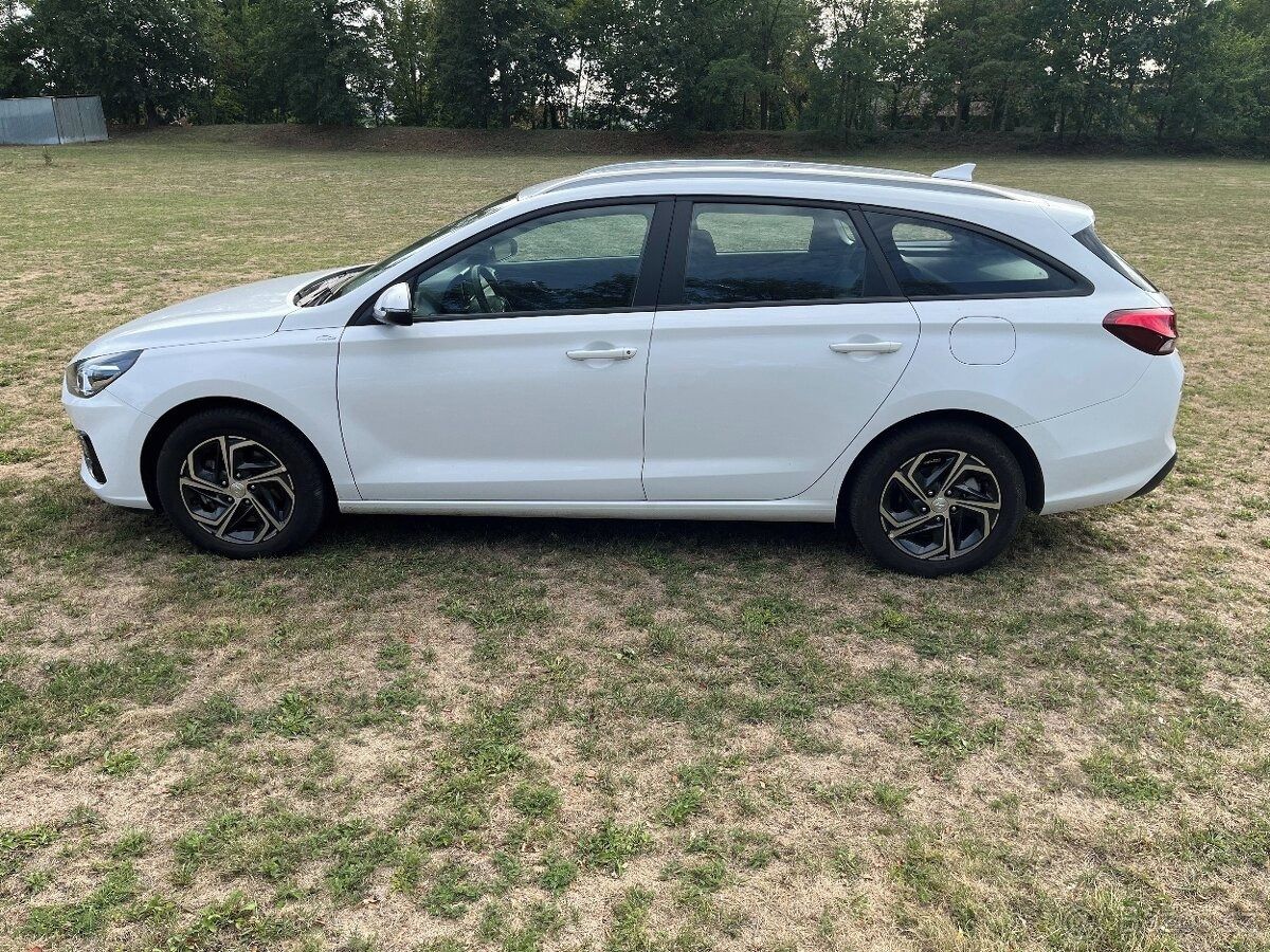 Hyundai i30, Prodám Hyundai i30 1.5 DPI 81k - fotka 3