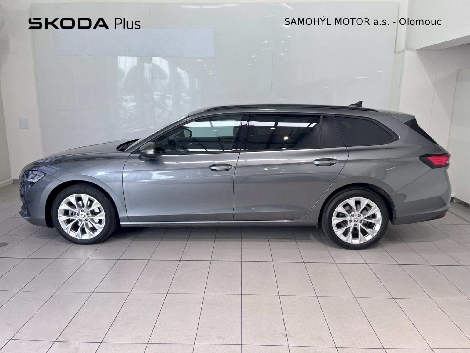 Škoda Superb, Combi 2.0TDI DSG Selection - fotka 3
