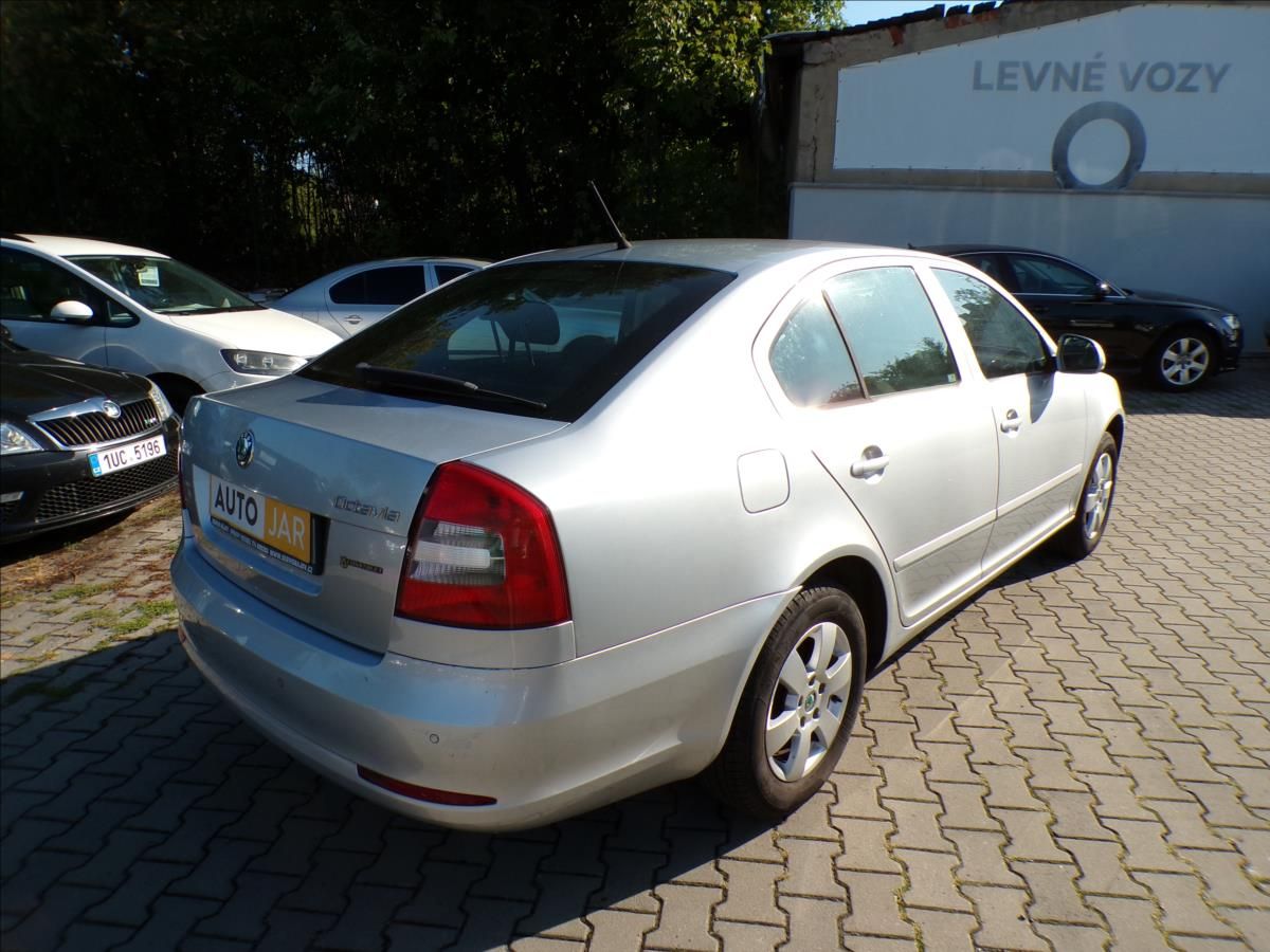 Škoda Octavia, 2,0 TDI-103KW  DSG - fotka 5