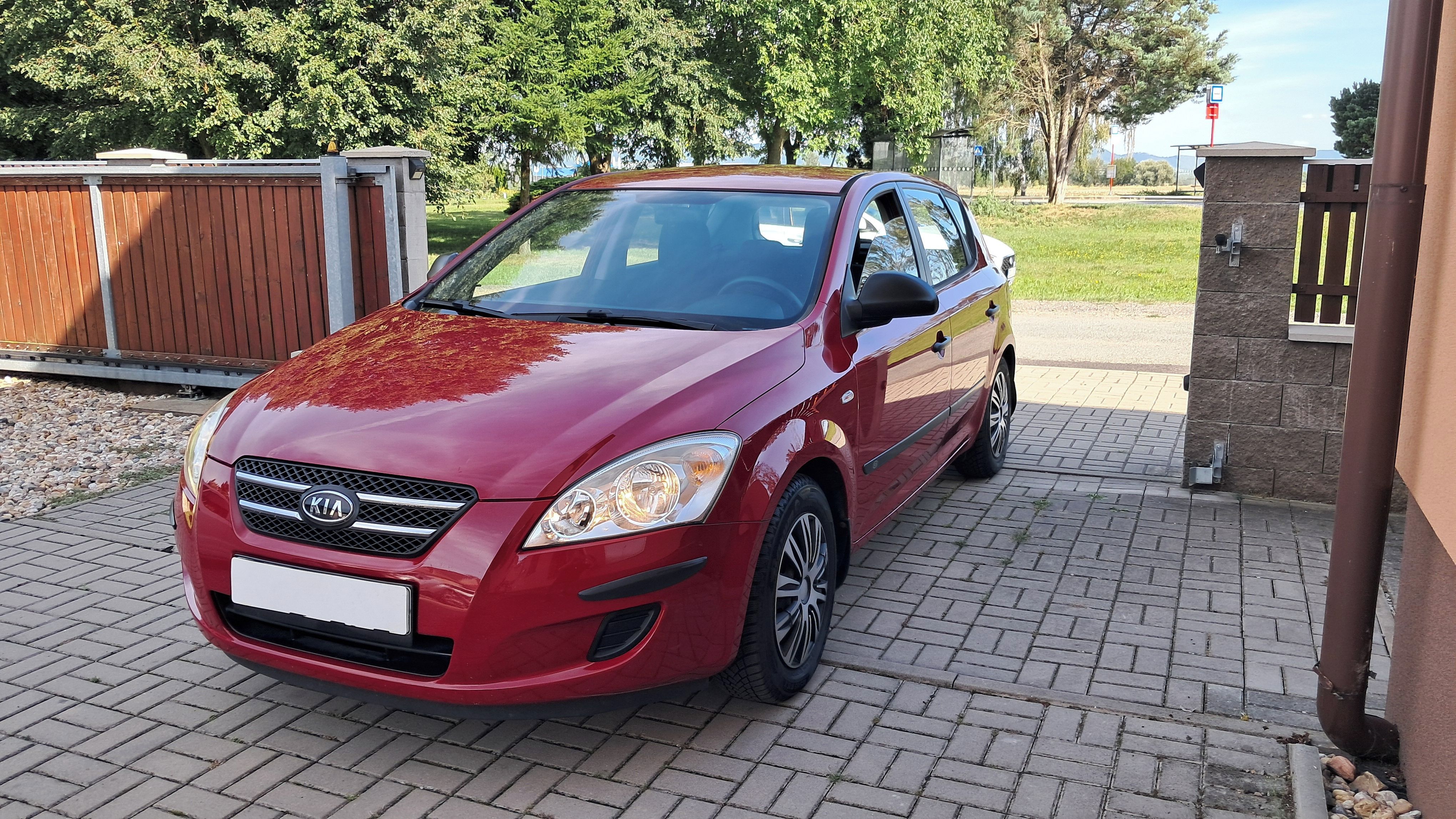 Kia Cee´d, 1.4i / najeto 86 000 km ČR