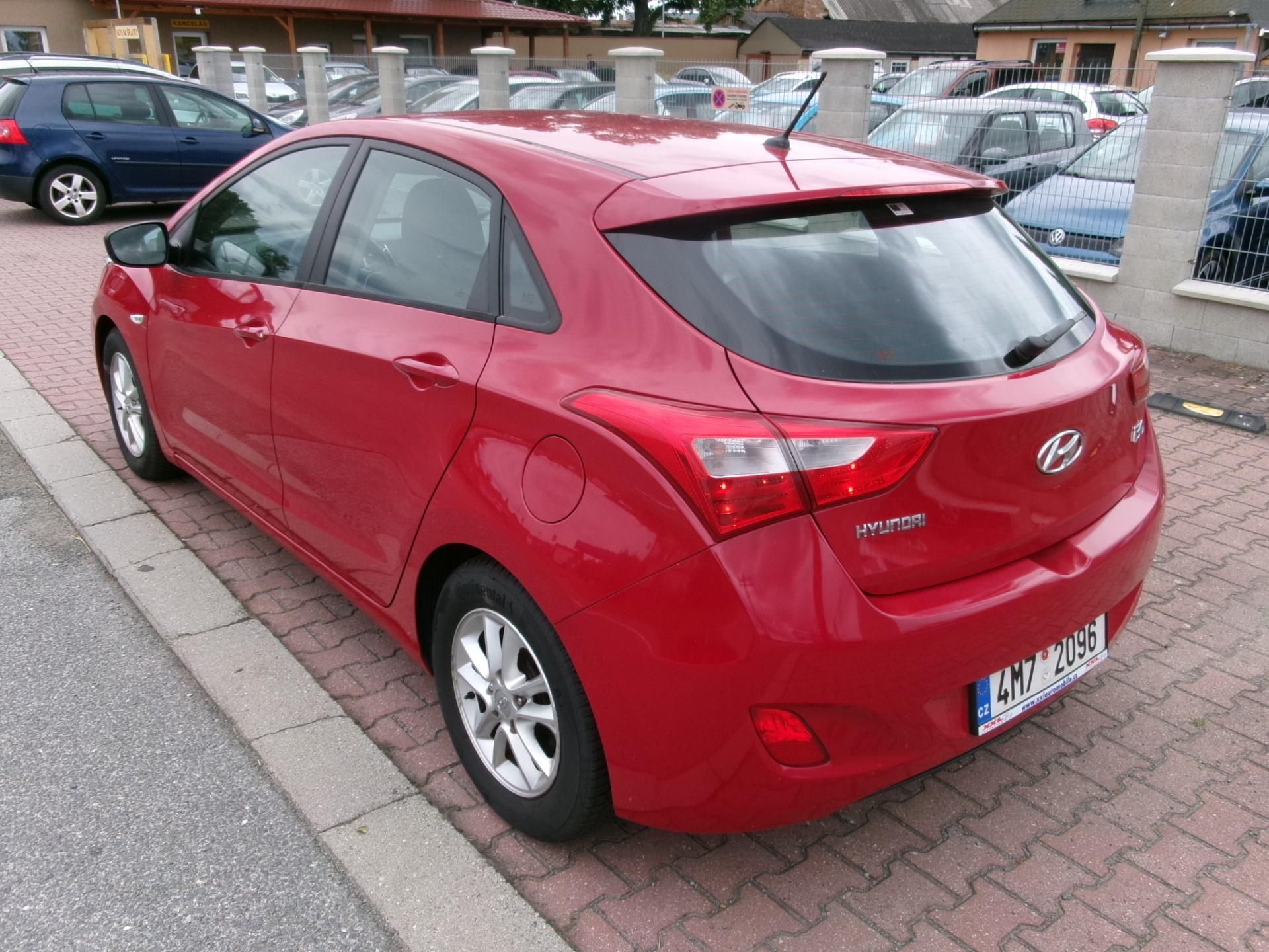 Hyundai i30, 1,6 16V KLIMA TEMP ČR - fotka 6