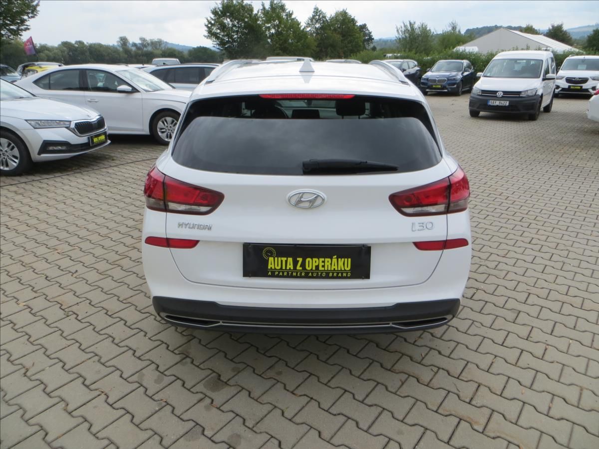 Hyundai i30, 1,0 T-GDI DCT Comfort ČR - fotka 6