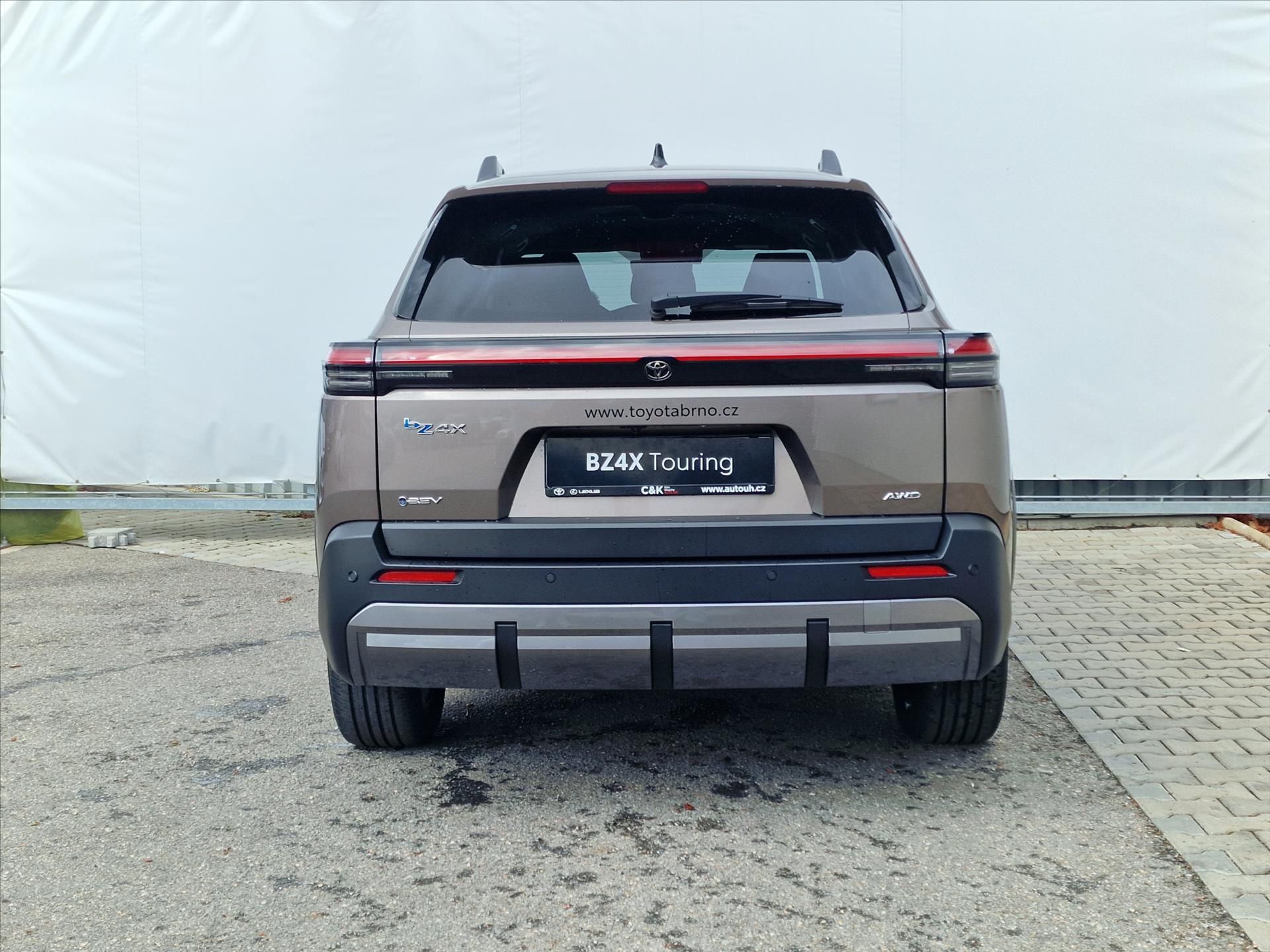 Toyota bZ4X, BEV 74,7 kWh  i-AWD 380k  Tour - fotka 6