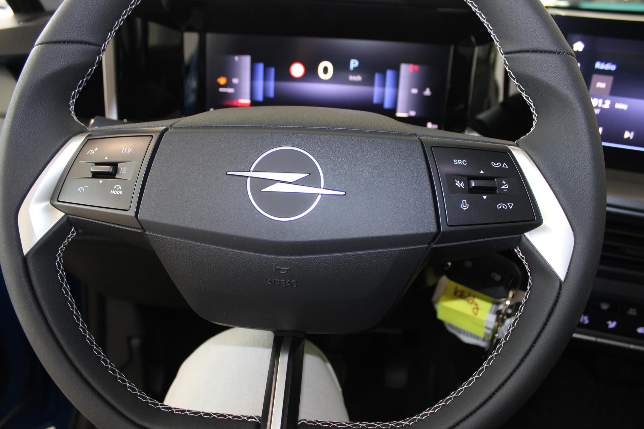 Opel Frontera, GS Hybrid 1.2 TURBO 107kW - fotka 6