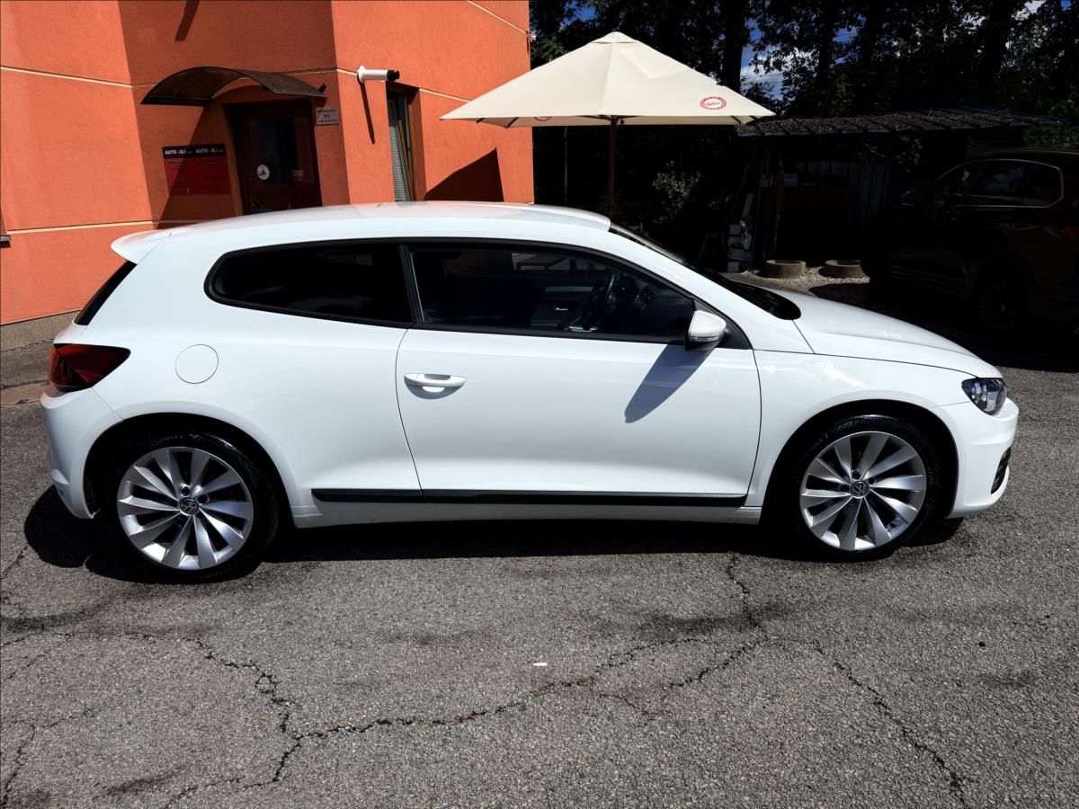 Volkswagen Scirocco, 2,0 TSi DSG - fotka 4