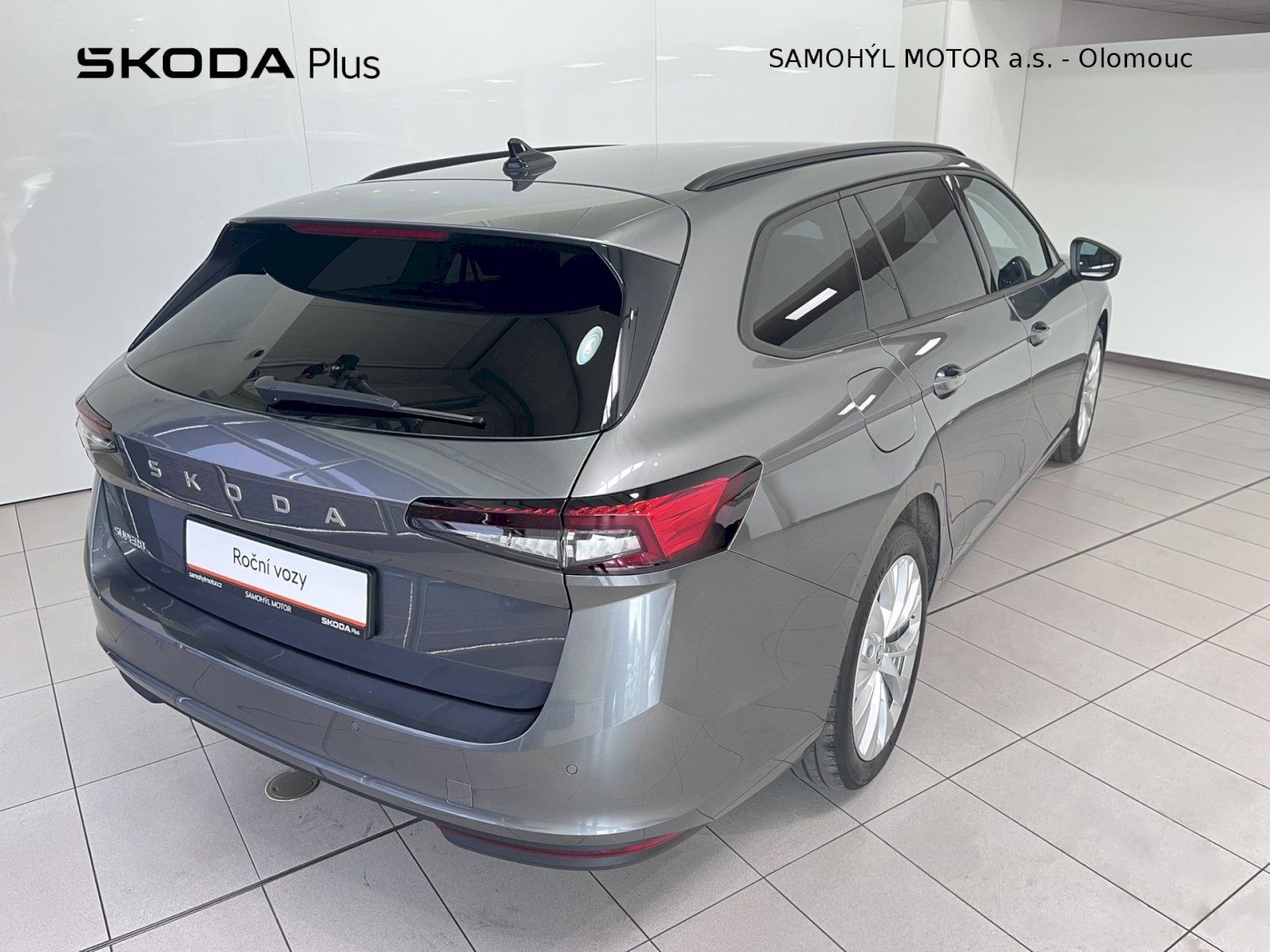 Škoda Superb, Combi 2.0TDI DSG Selection - fotka 2