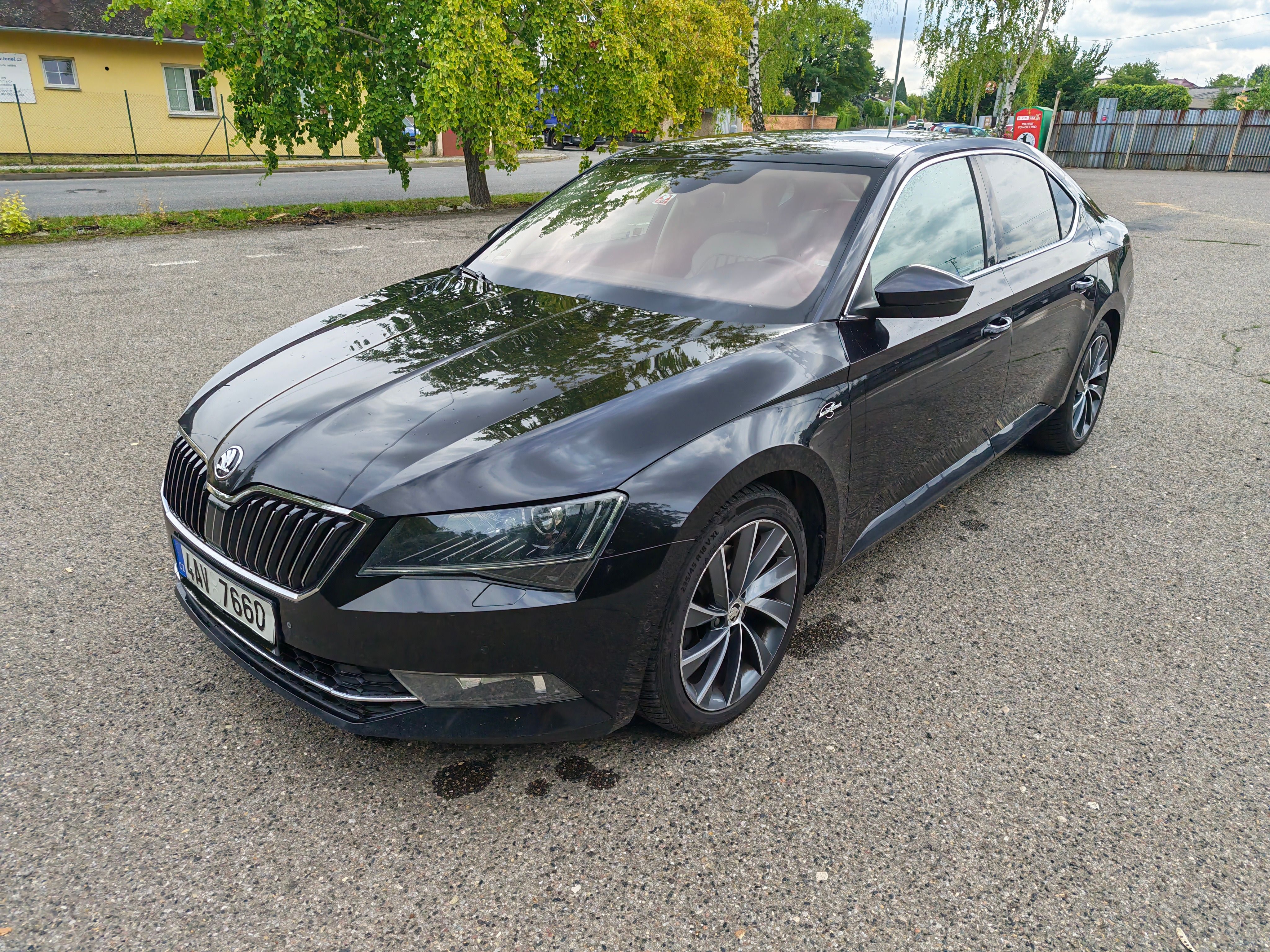 Škoda Superb, 2.0TDi L&K DSG Panorama Nez.T. - fotka 2