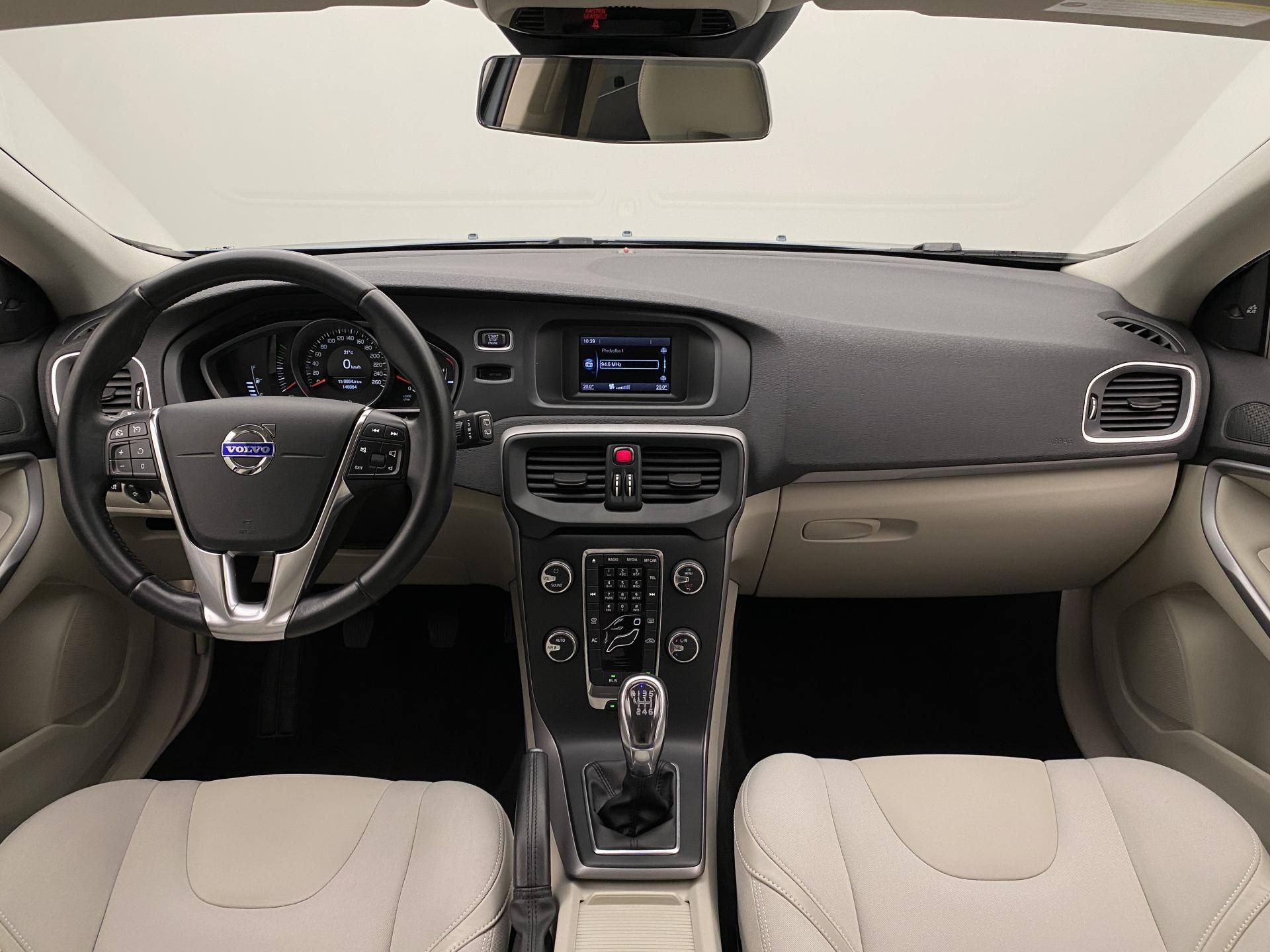 Volvo V40, D2 Momentum - fotka 2