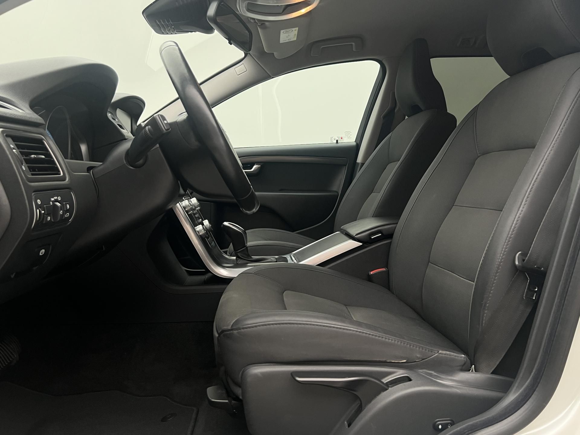 Volvo XC70, D4 AWD MOMENTUM AUT - fotka 3