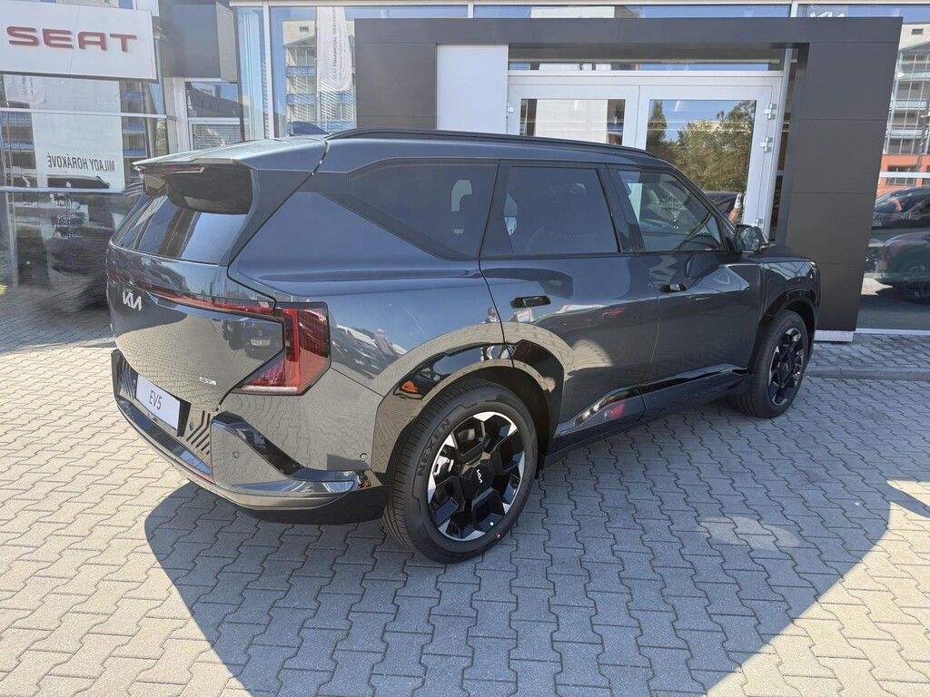 Kia EV5, GT-LINE 195 KW + 81,4 KWH 4x4 - fotka 3