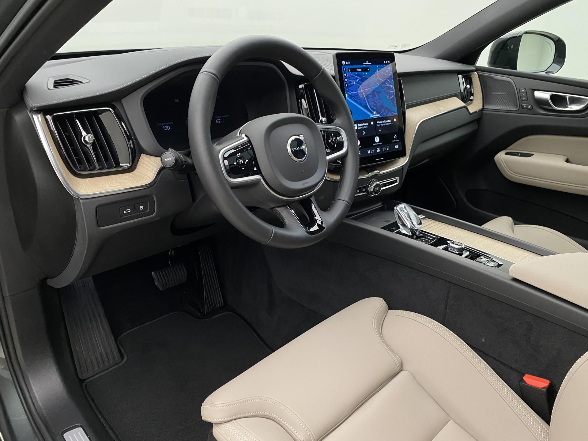 Volvo XC60, T8 AWD RECHARGE ULTRA DARK - fotka 3