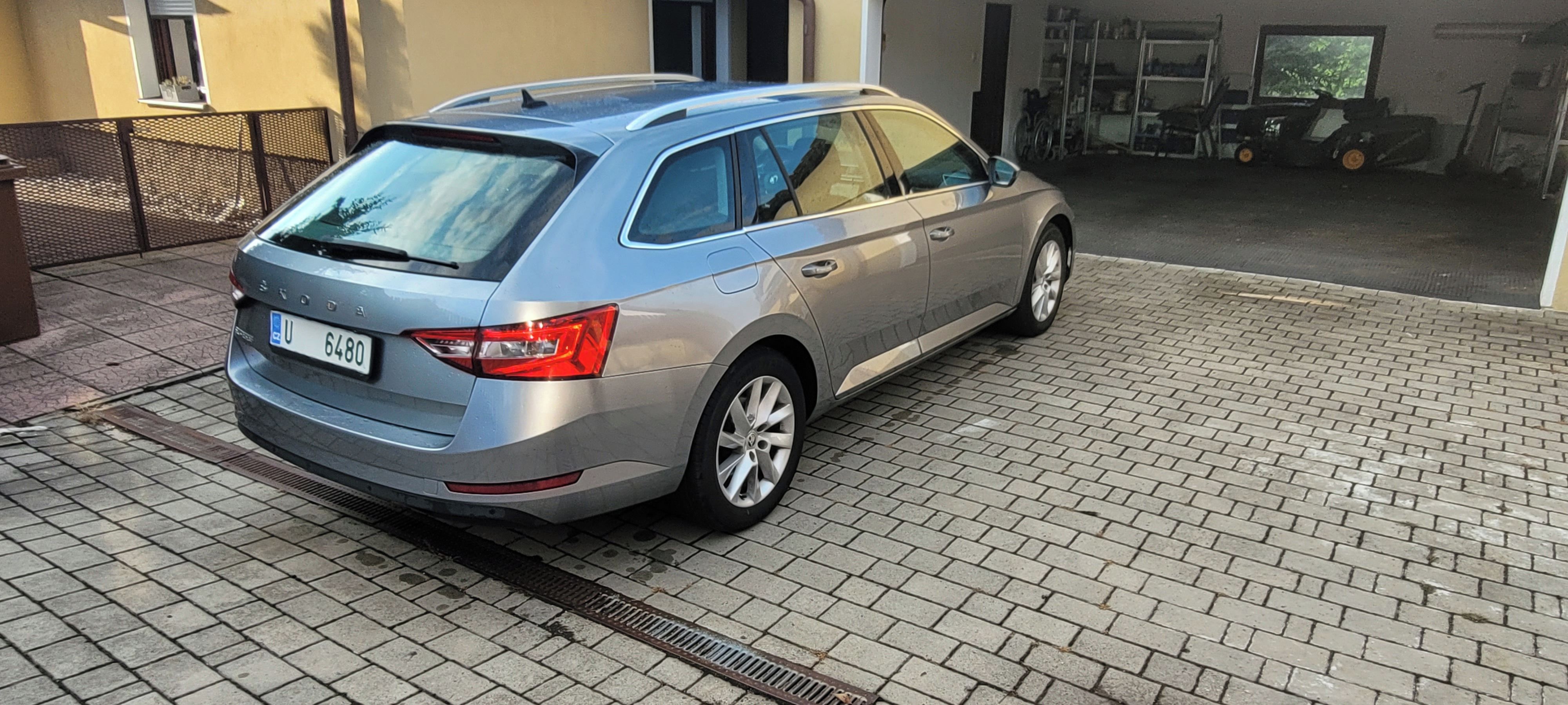 Škoda Superb, 2,0TDi DSG FACELIFT 165TKM - fotka 4