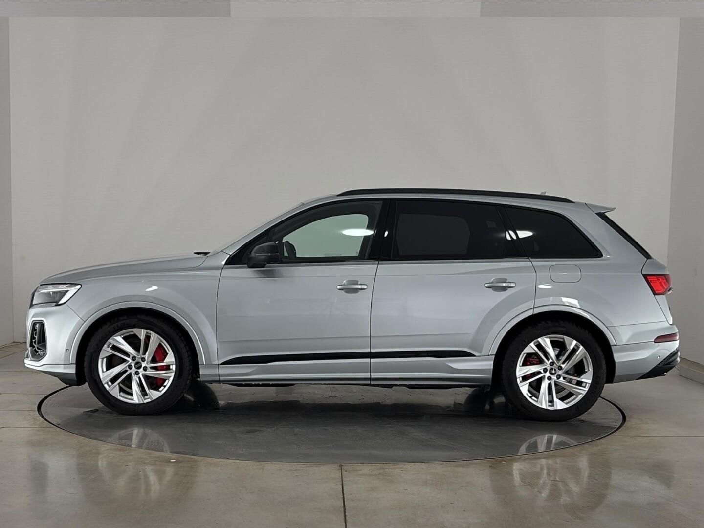 Audi Q7, 3.0 TFSI e / 250 kW 60 S-Line - fotka 3