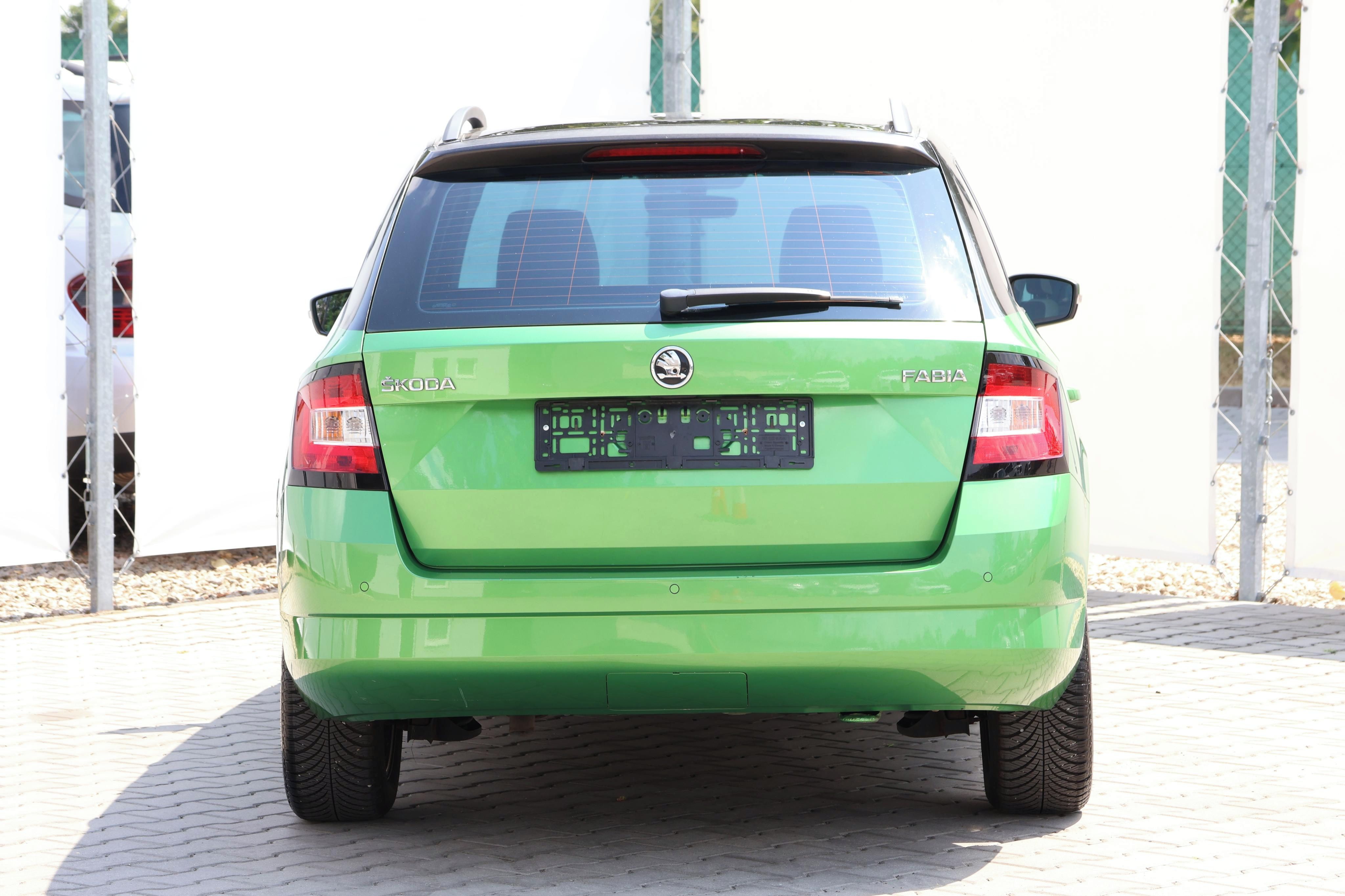 Škoda Fabia, 1.4TDI*DSG*KEYLESS*PANOR*1MAJ - fotka 5