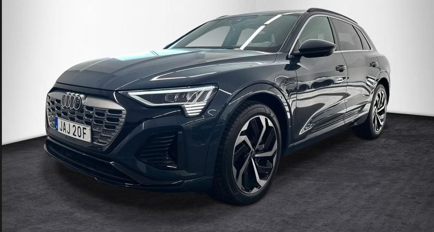Audi Q8 e-tron, 55 Q 360k 4 zóny Pano Matrix