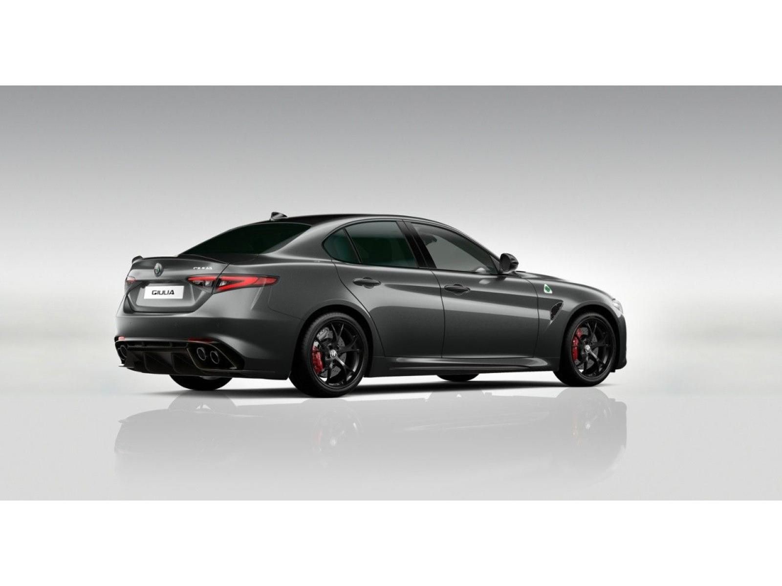 Alfa Romeo Giulia, 2.9 V6 BiTurbo 520k QV Carbon - fotka 3