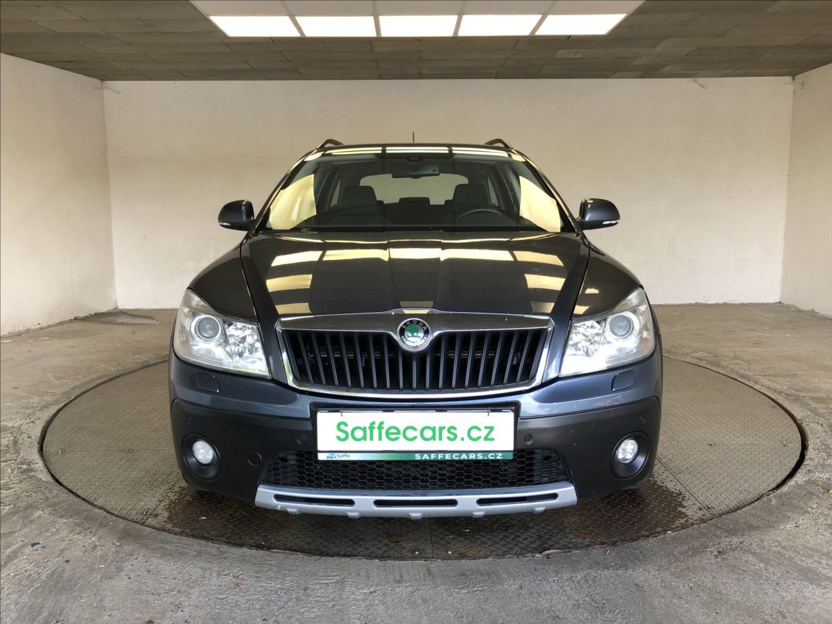 Škoda Octavia, 2,0 TDI  scout - fotka 2