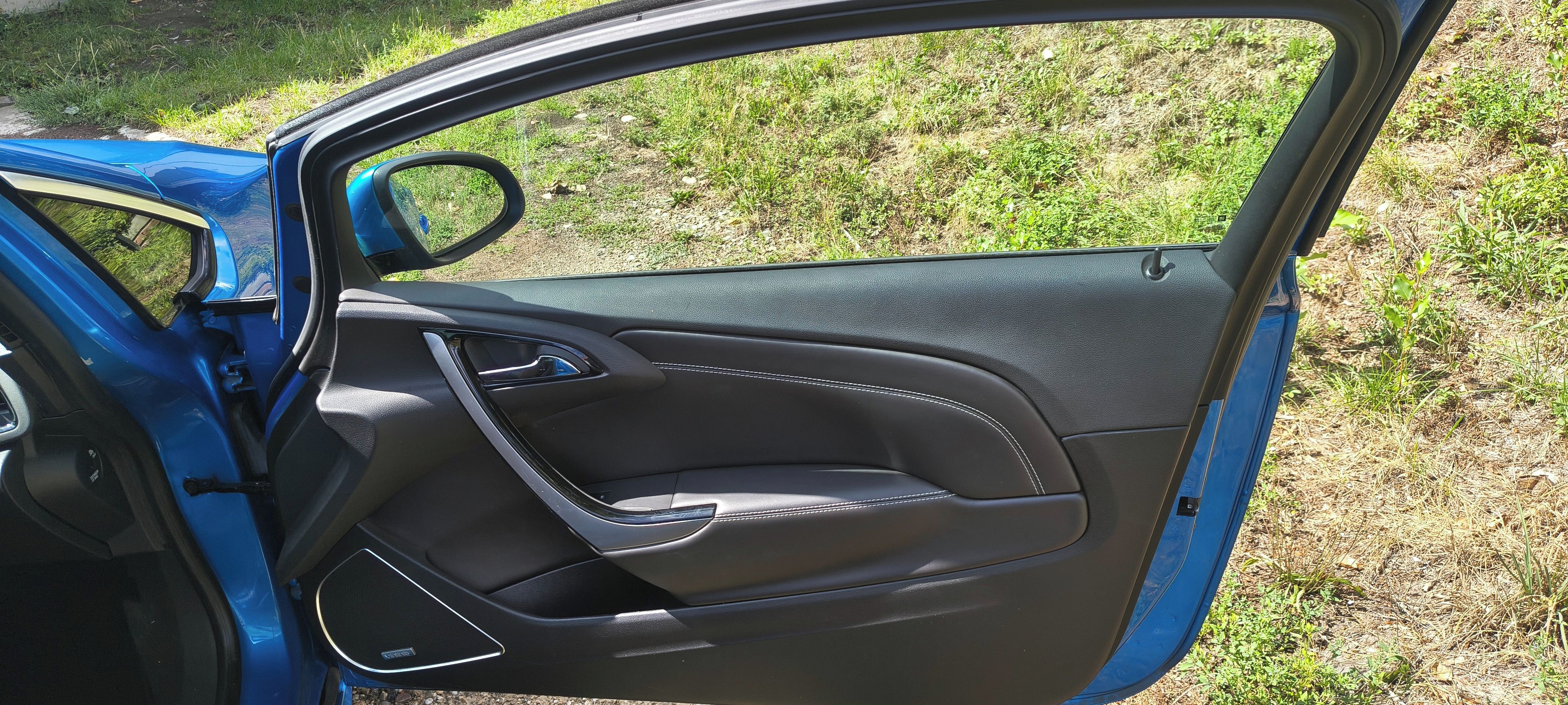 Opel Astra, GTC OPC - fotka 5
