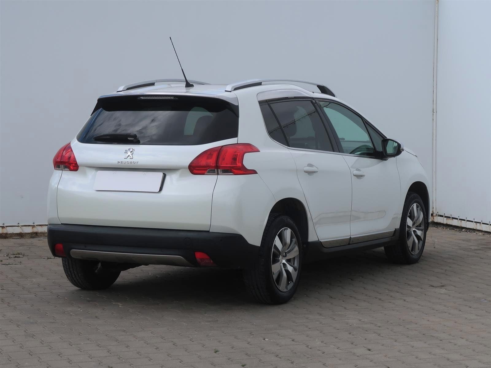 Peugeot 2008, 1.6 e-HDi - fotka 5
