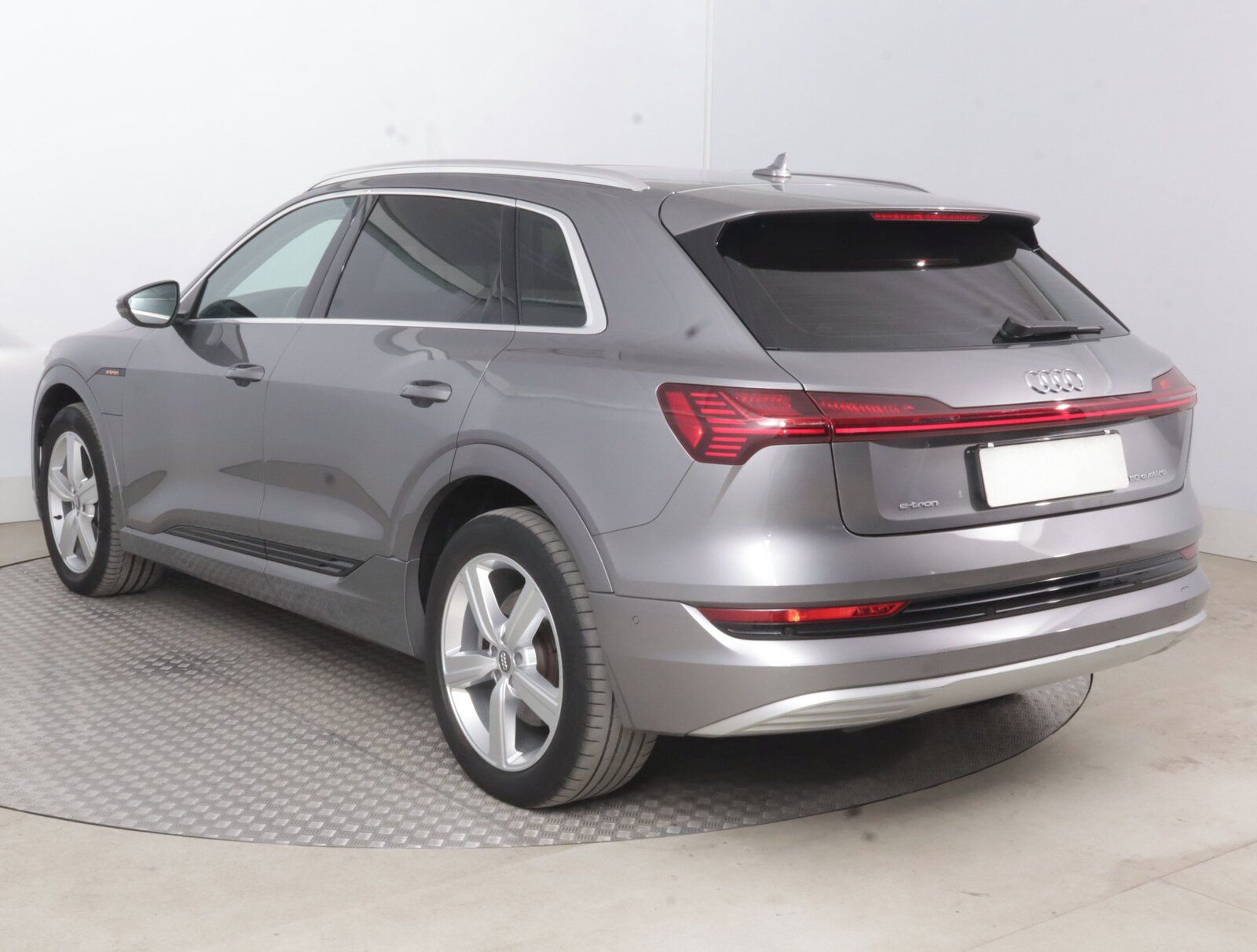 Audi e-tron, e-tron 50 quattro, 4X4 - fotka 4