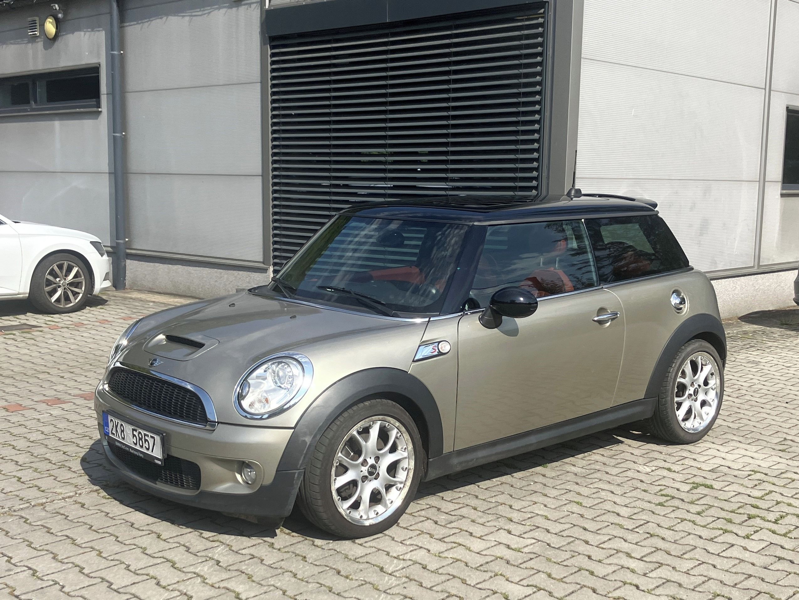 Mini Cooper S - fotka 2