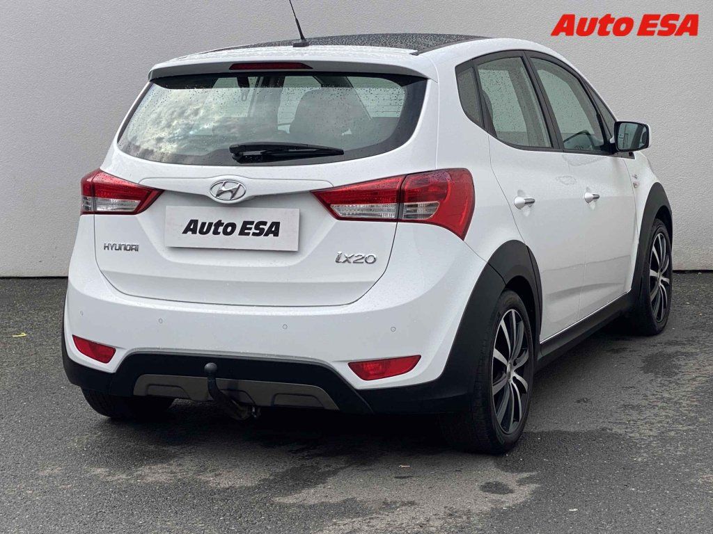 Hyundai ix20, 1.6i,AT - fotka 4