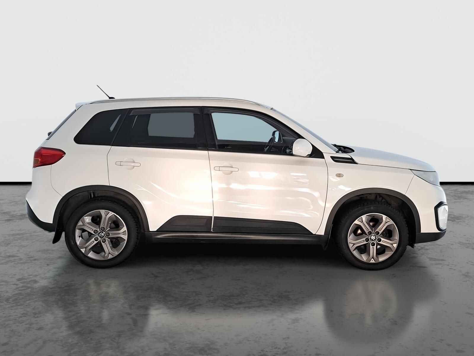 Suzuki Vitara, 1.6 DDiS, 4X4, Navi - fotka 6