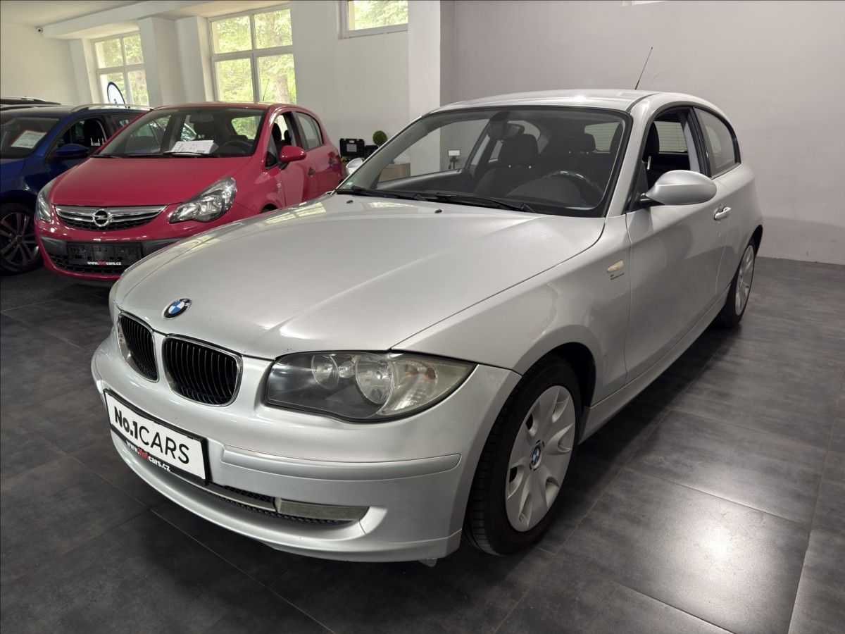 BMW Řada 1, 2,0   D 105 kW ZADNÍ ČIDLA - fotka 3