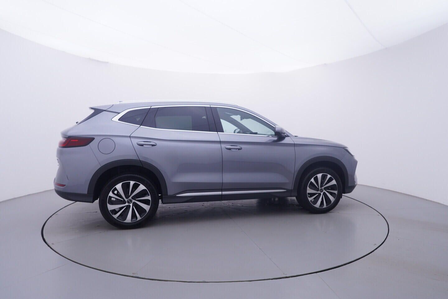 BYD Seal U, Design plg-in hybrid 238 kW - fotka 6