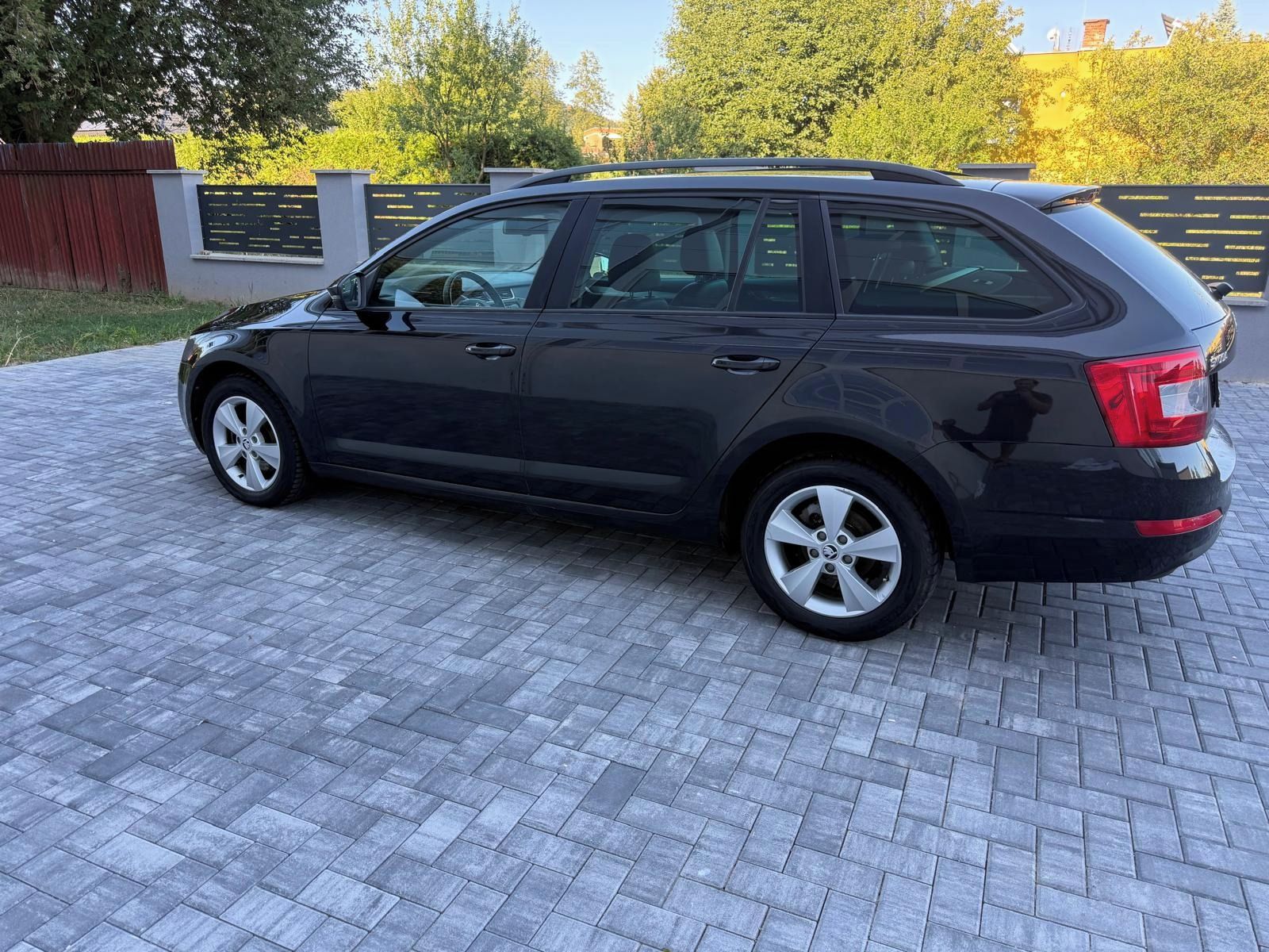 Škoda Octavia, KOMBI 2.0TDi 110kw ELEGANCE - fotka 5