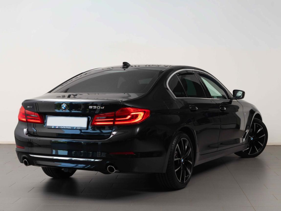 BMW Řada 5, 520d xDrive - fotka 5