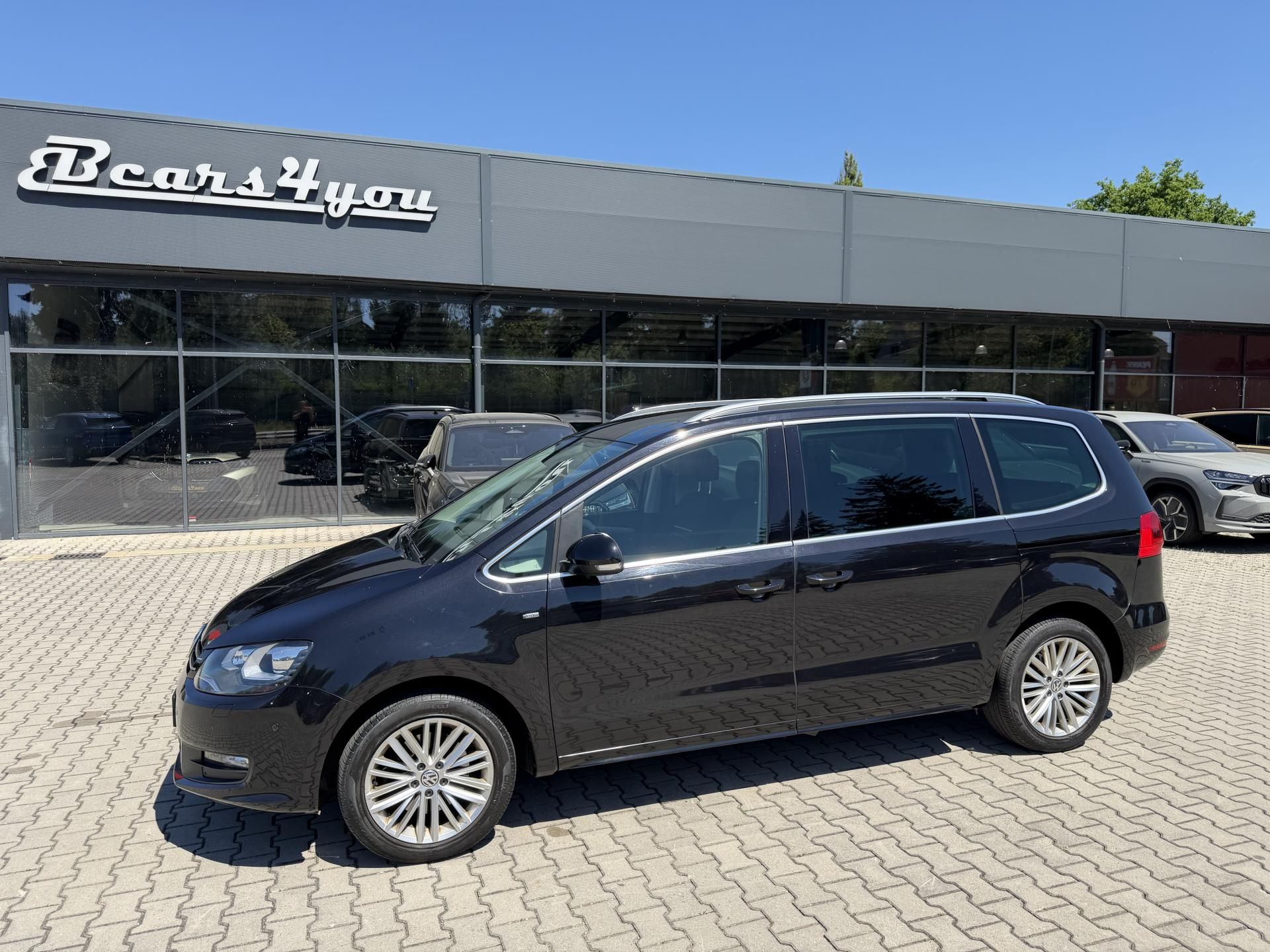 Volkswagen Sharan, 2.0TDI 103kW DSG 7M EL. DVĚŘE - fotka 4