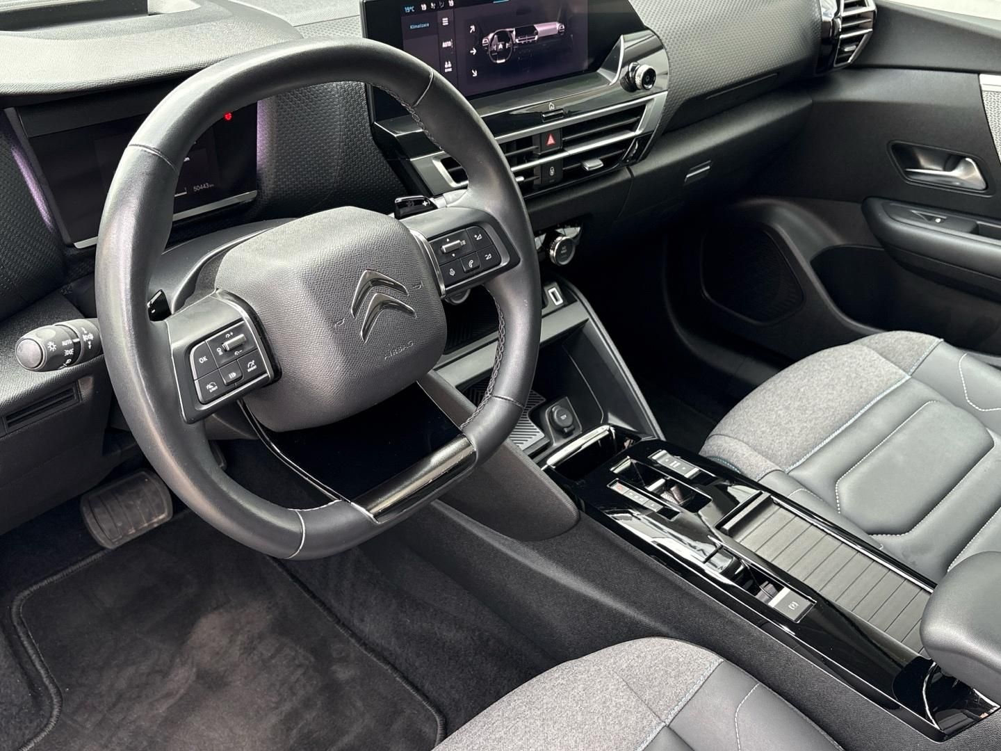 Citroën C4, Shine 1.2 PureTech 130 EAT8 - fotka 6