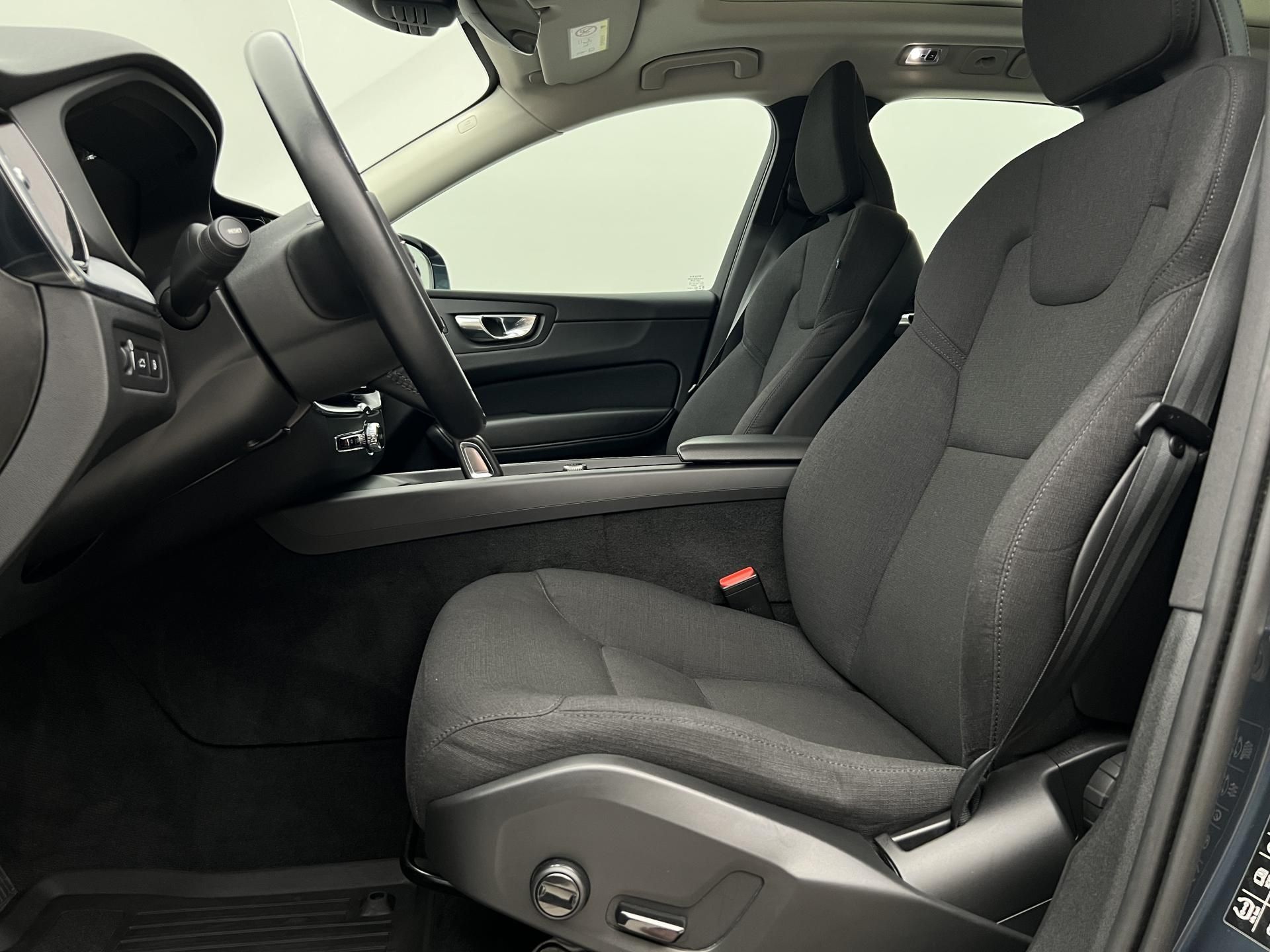 Volvo XC60, T6 AWD INSCRIPTION AUT 1. maj. - fotka 3