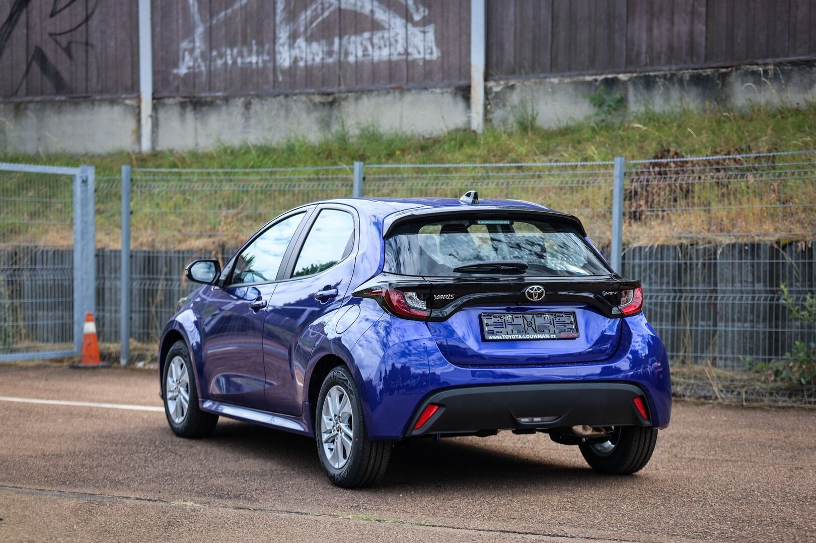 Toyota Yaris, 1,5 Yaris  HEV 116  LIMITED - fotka 6