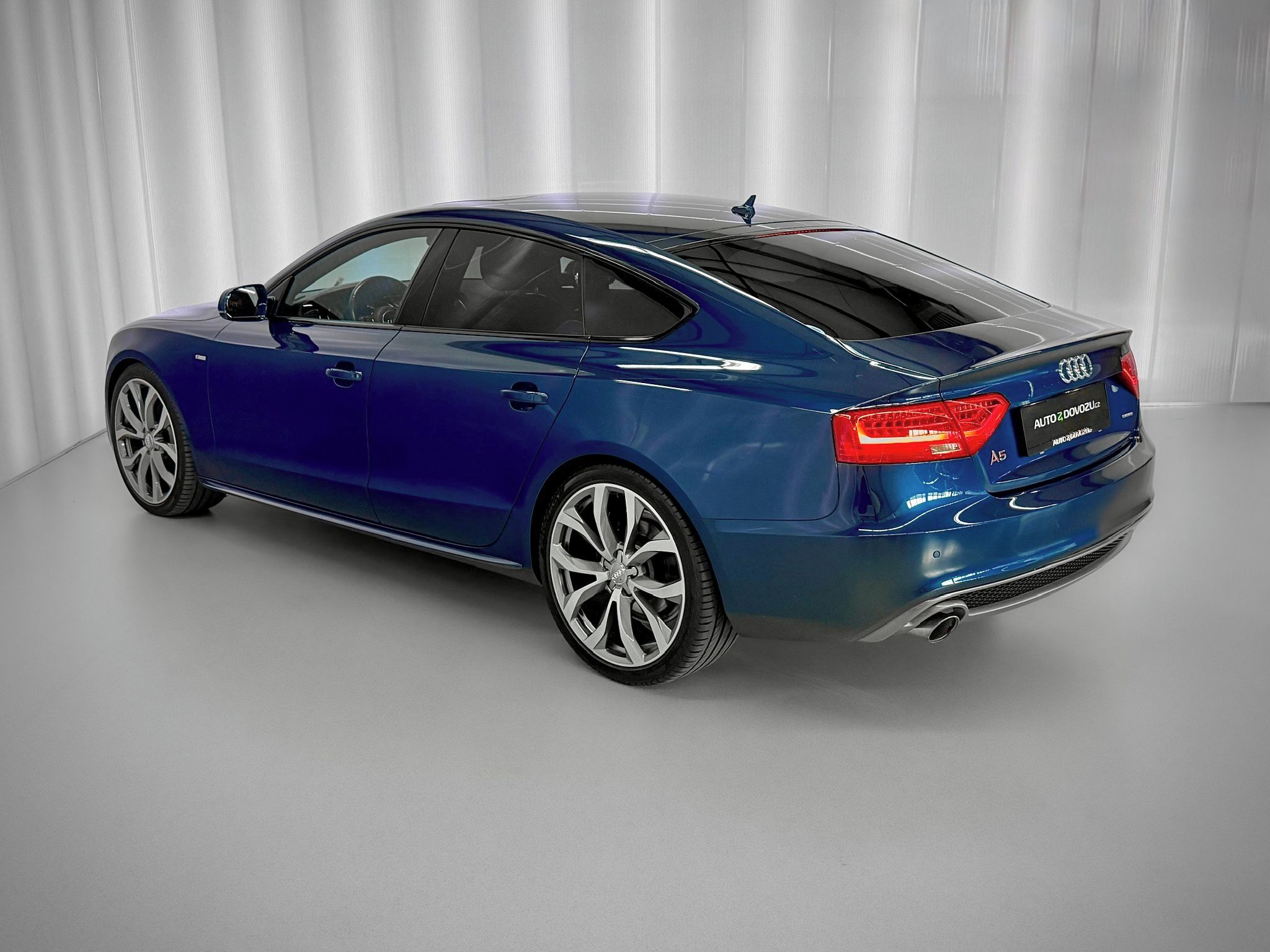 Audi A5, 3.0 TDI 180 KW QUATTRO S-LINE - fotka 5