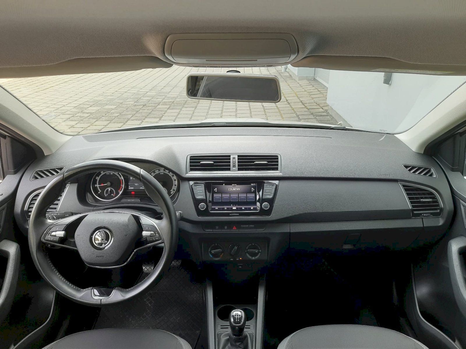 Škoda Fabia, 1,0TSI 70kW Combi Ambition Plu - fotka 5