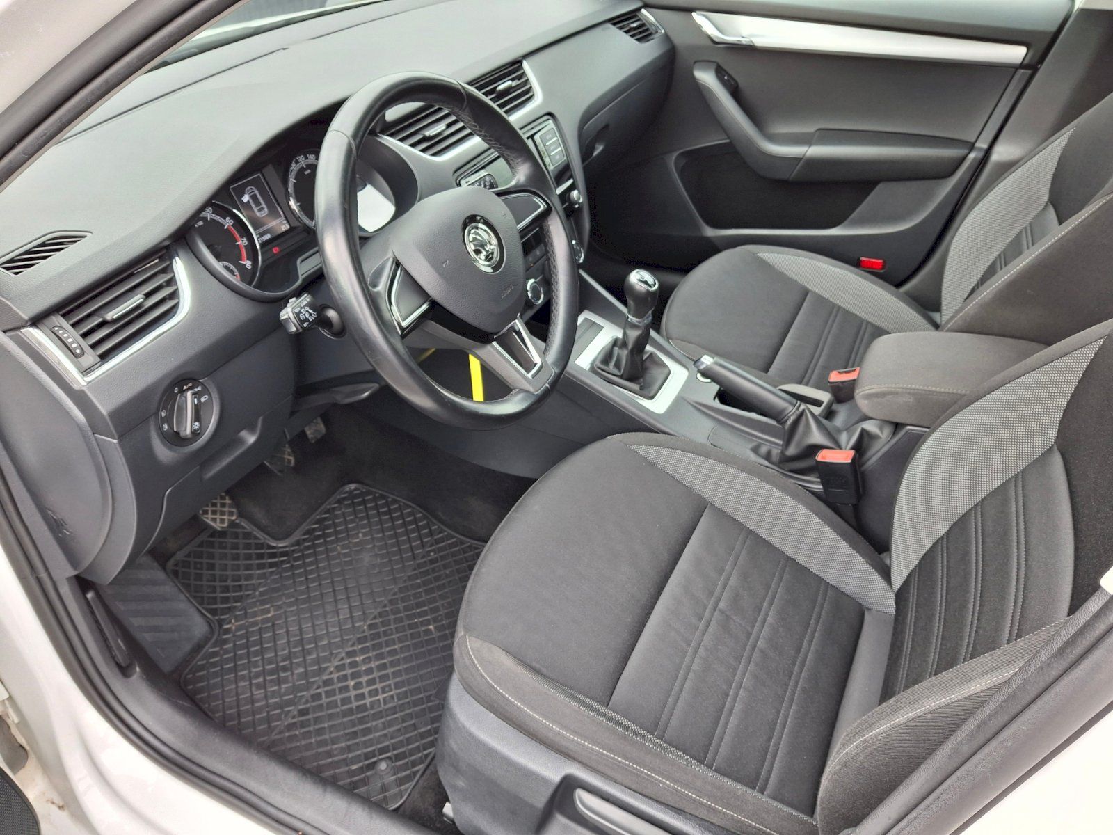 Škoda Octavia, Combi Ambition 1,5TSi 110kW - fotka 6