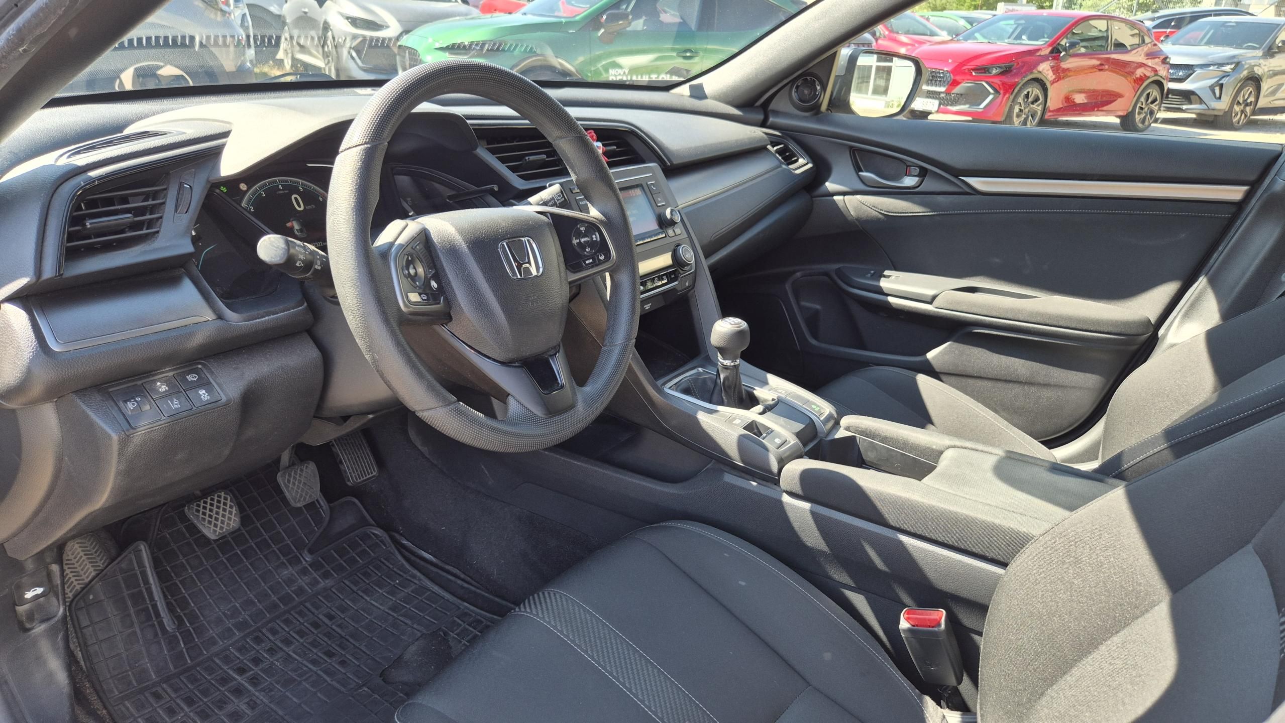 Honda Civic, 1,0 VTEC Turbo - fotka 5