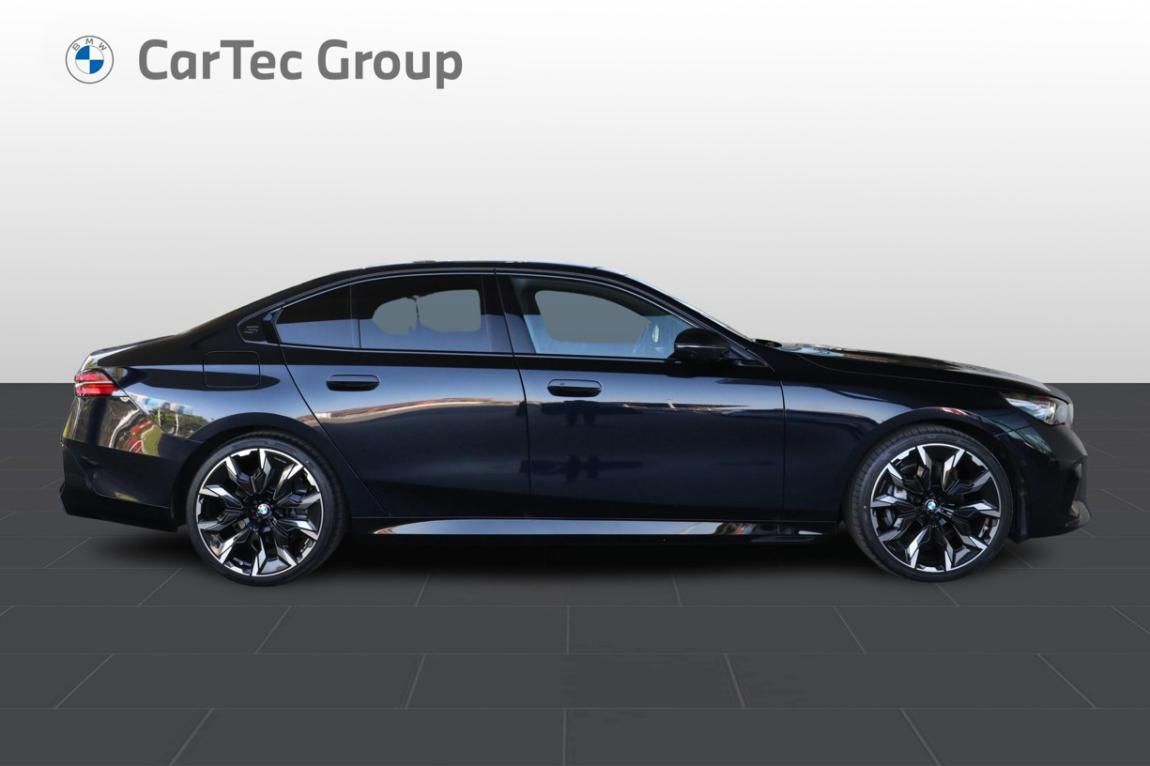 BMW Řada 5, 540d xDrive Sedan - fotka 4