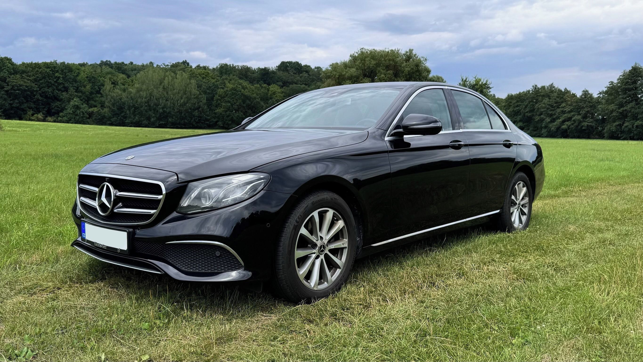 Mercedes-Benz Třídy E, E220d, MALÝ NÁJEZD, HEZKÝ STAV