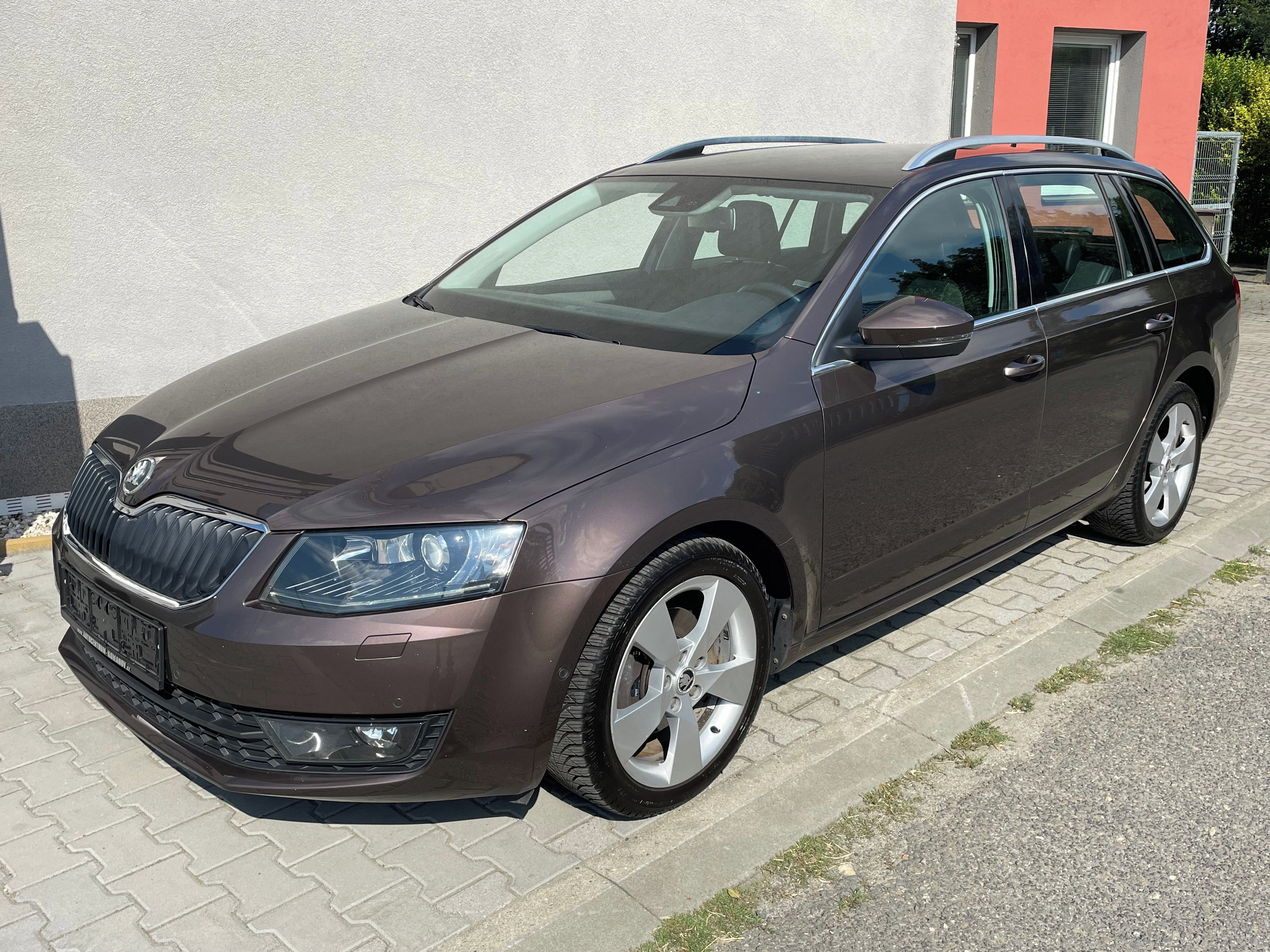 Škoda Octavia, 1.2 TSI 77kW Elegance Webasto - fotka 2