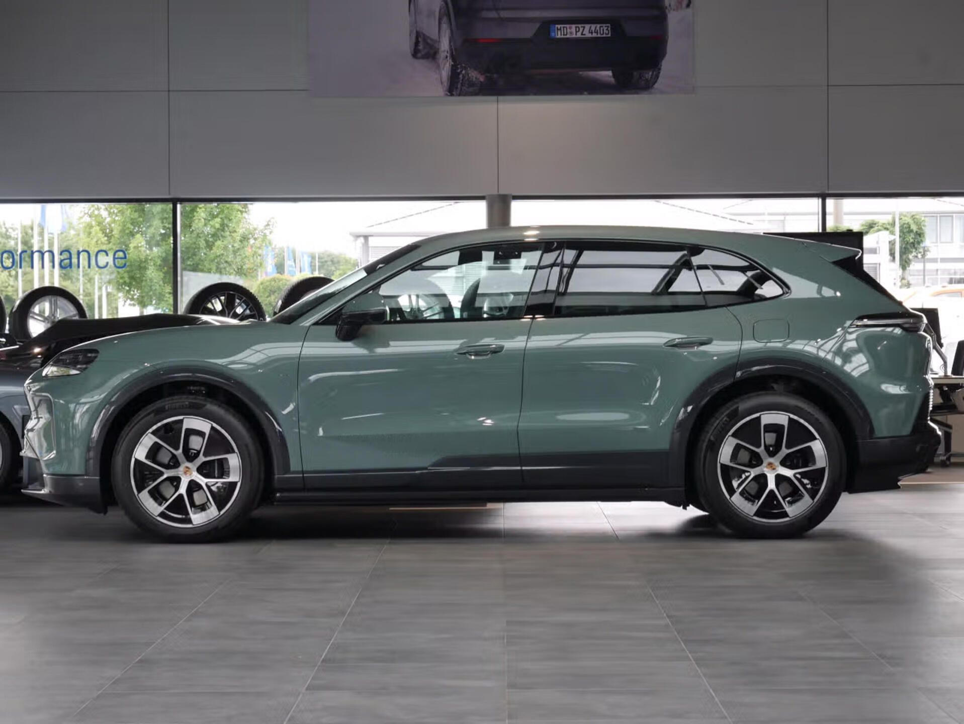 Porsche Cayenne, Electric Pano HuD 360 Chrono T - fotka 4