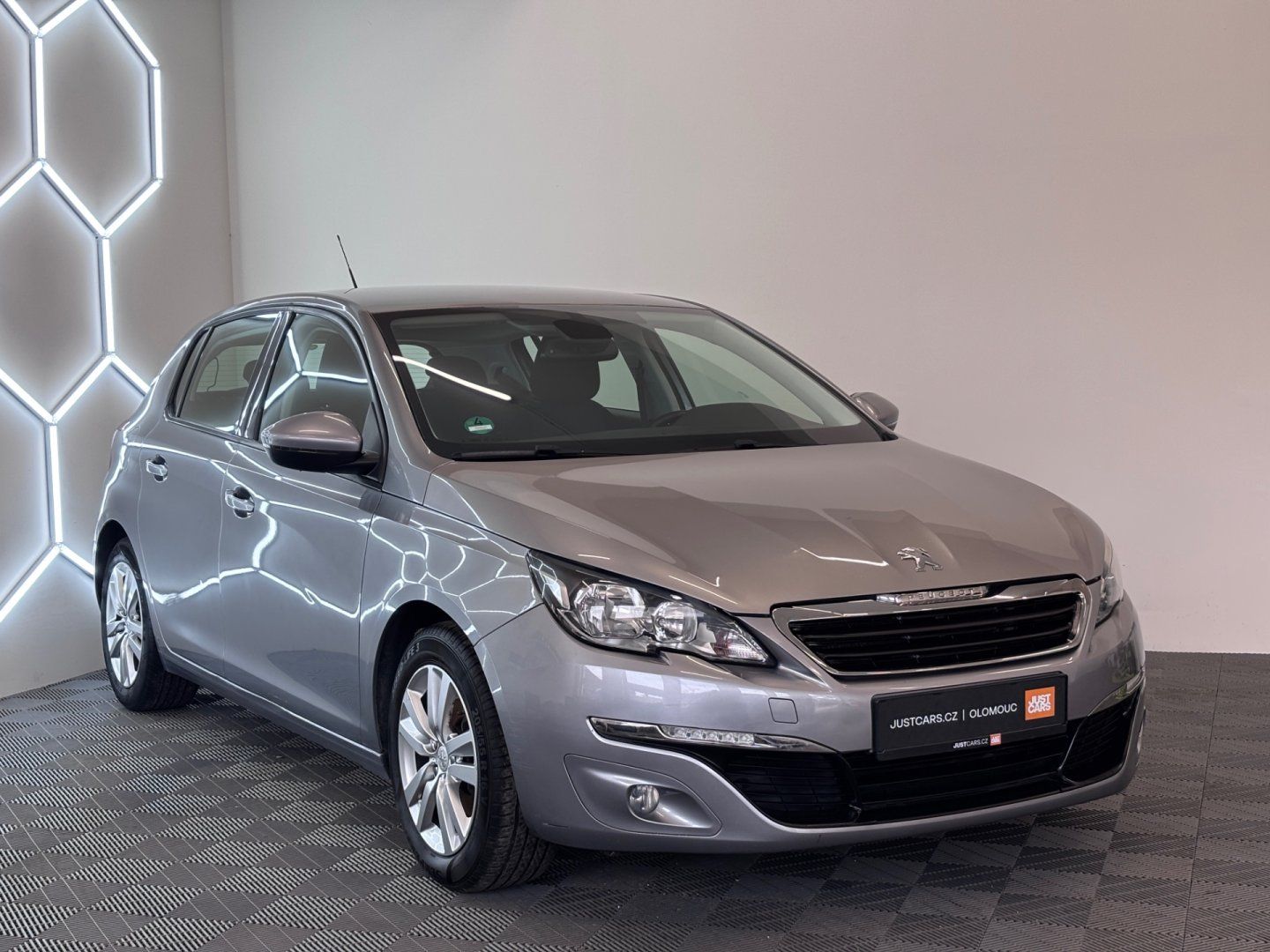 Peugeot 308, 1.6 THP, 92kW, 1.MAJITEL, ČR - fotka 4